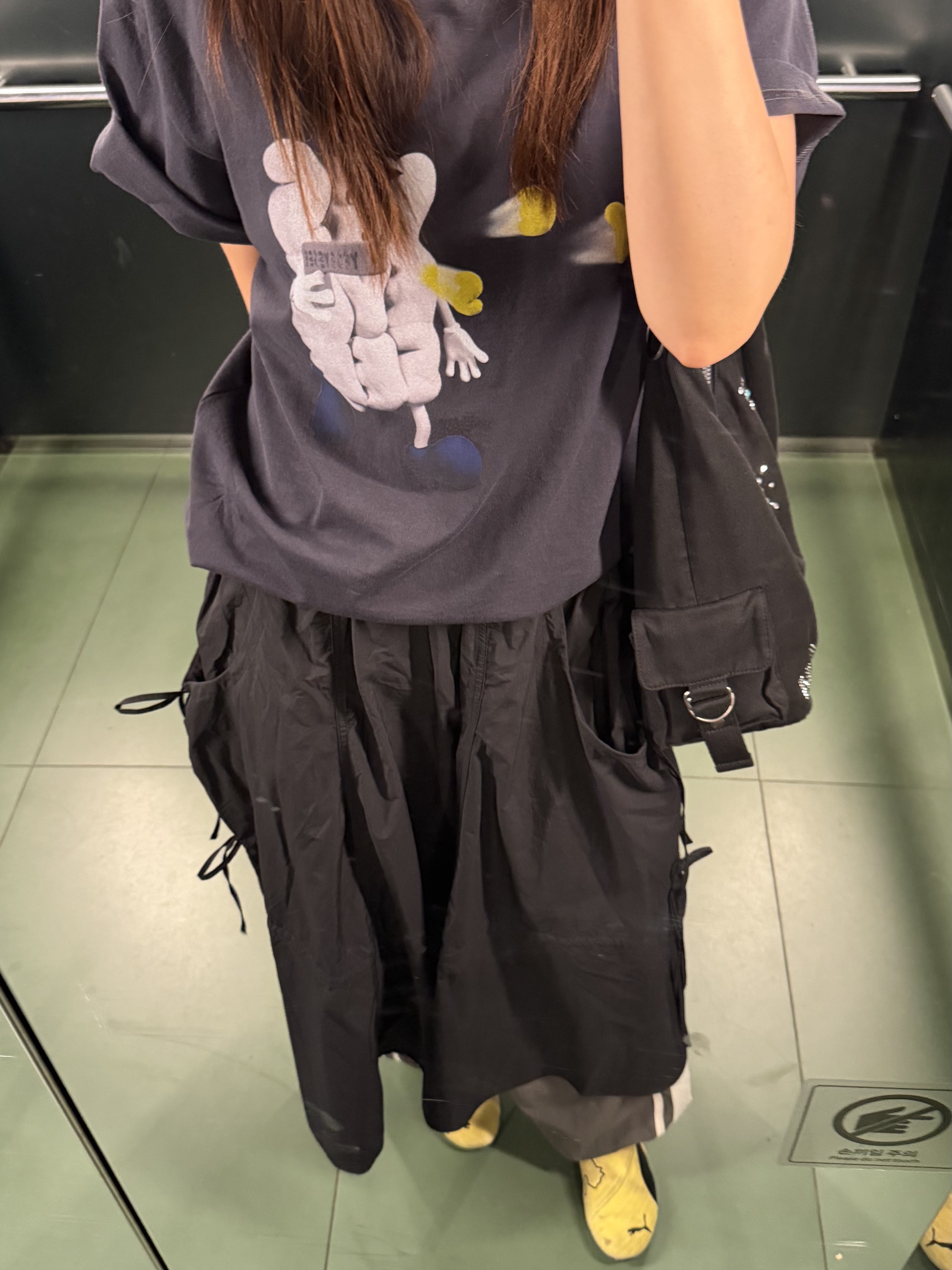 [더블적립]YESEYESEE Y.E.S Shooting Tee Charcoal 착용 스타일 - 3