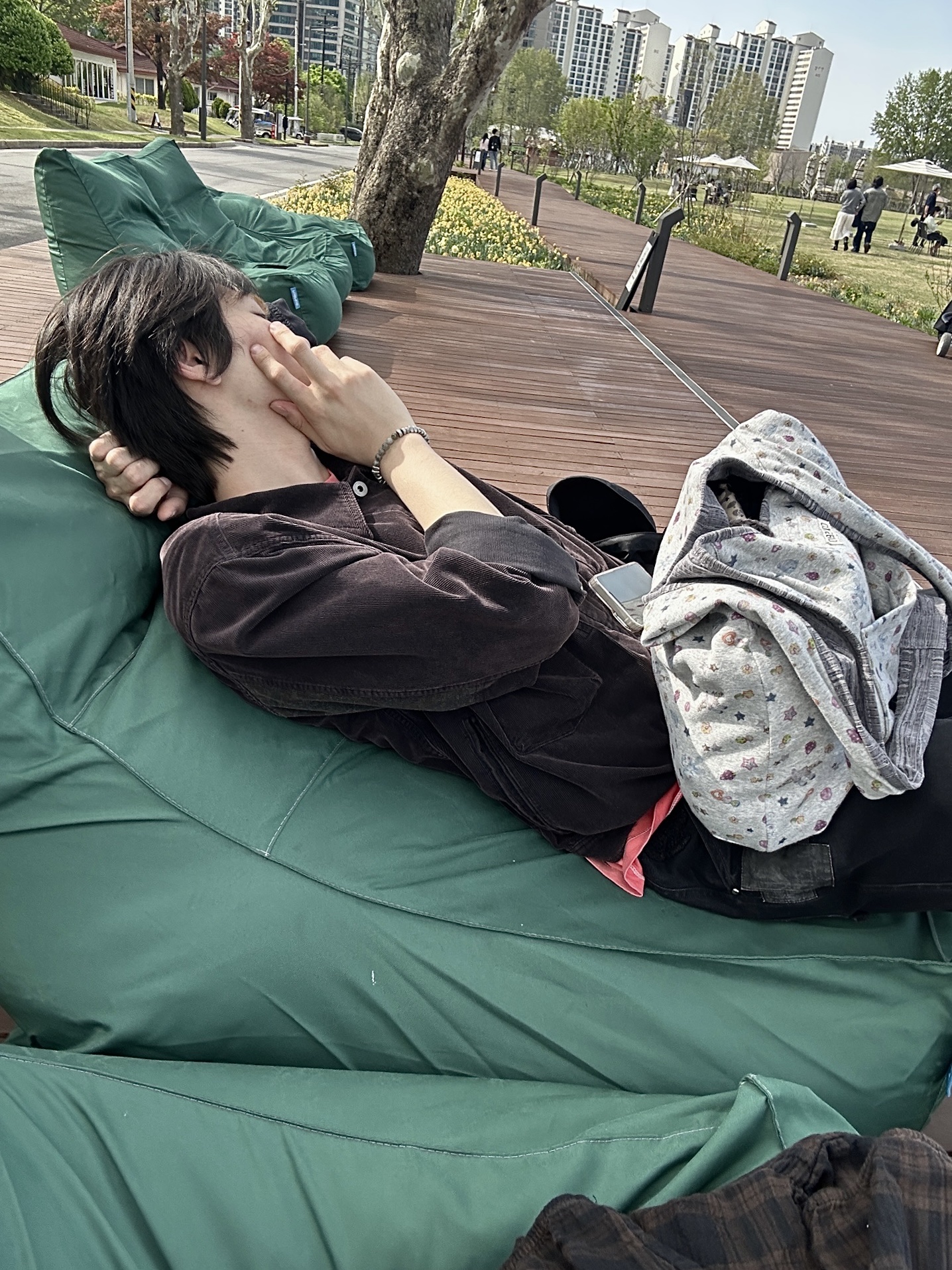 Polyteru Human Index Human Check Hoodie Parka Brown, Polyteru 1011 Cross Patched Denim Pants Black (Cut Off Knee) 착용 스타일 - 5