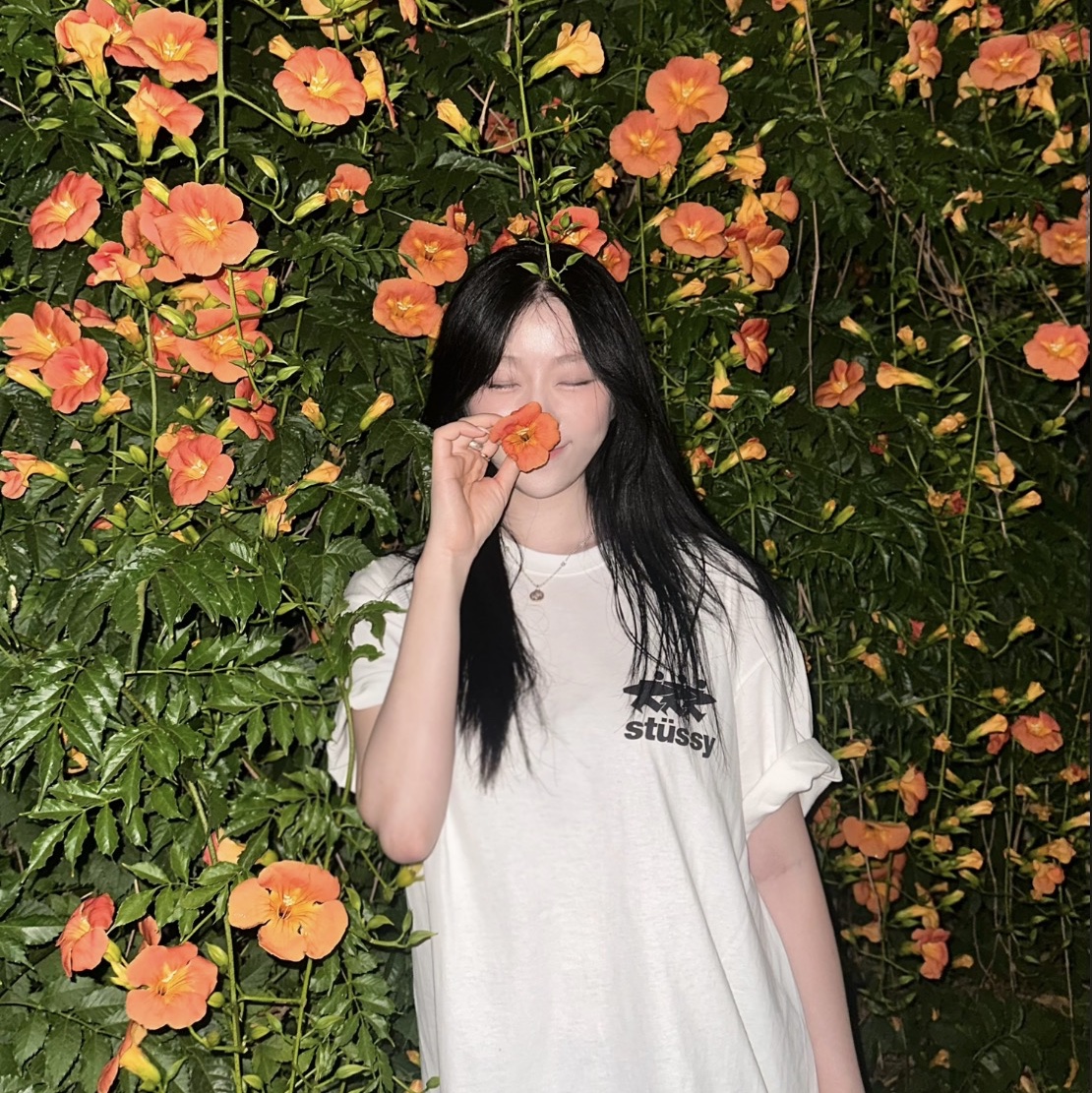 Stussy Surfwalk T-Shirt White 착용 스타일 - 2