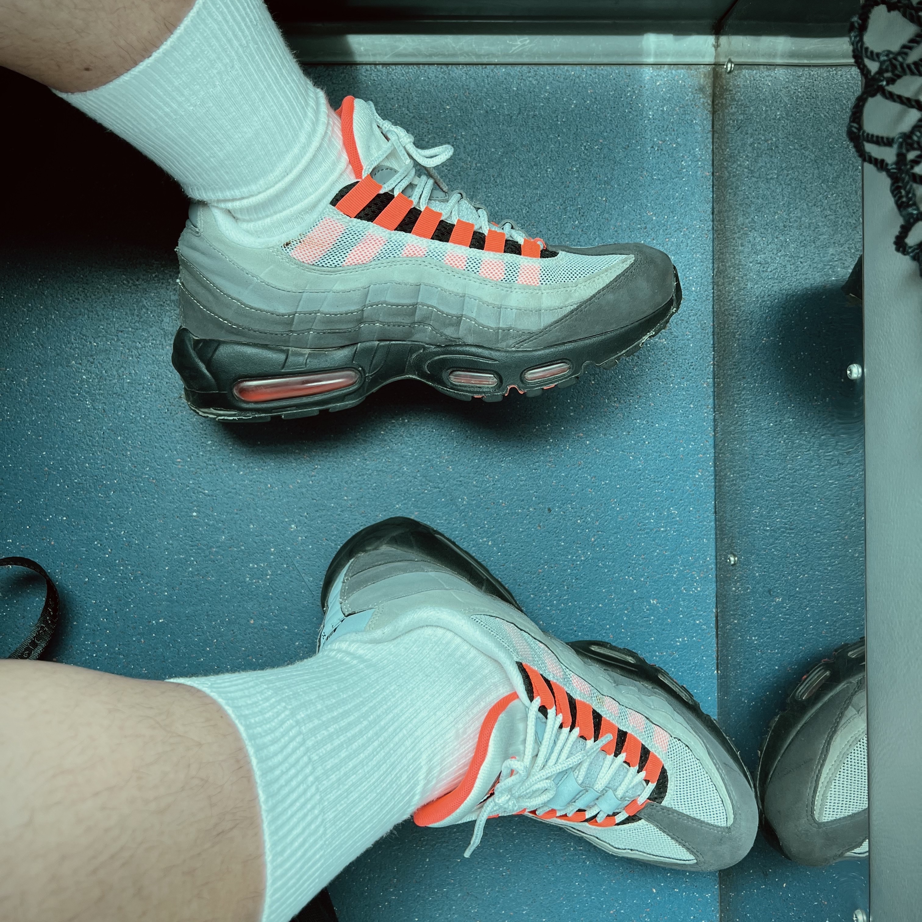 Nike Air Max 95 OG Solar Red 2018 착용 스타일 - 1