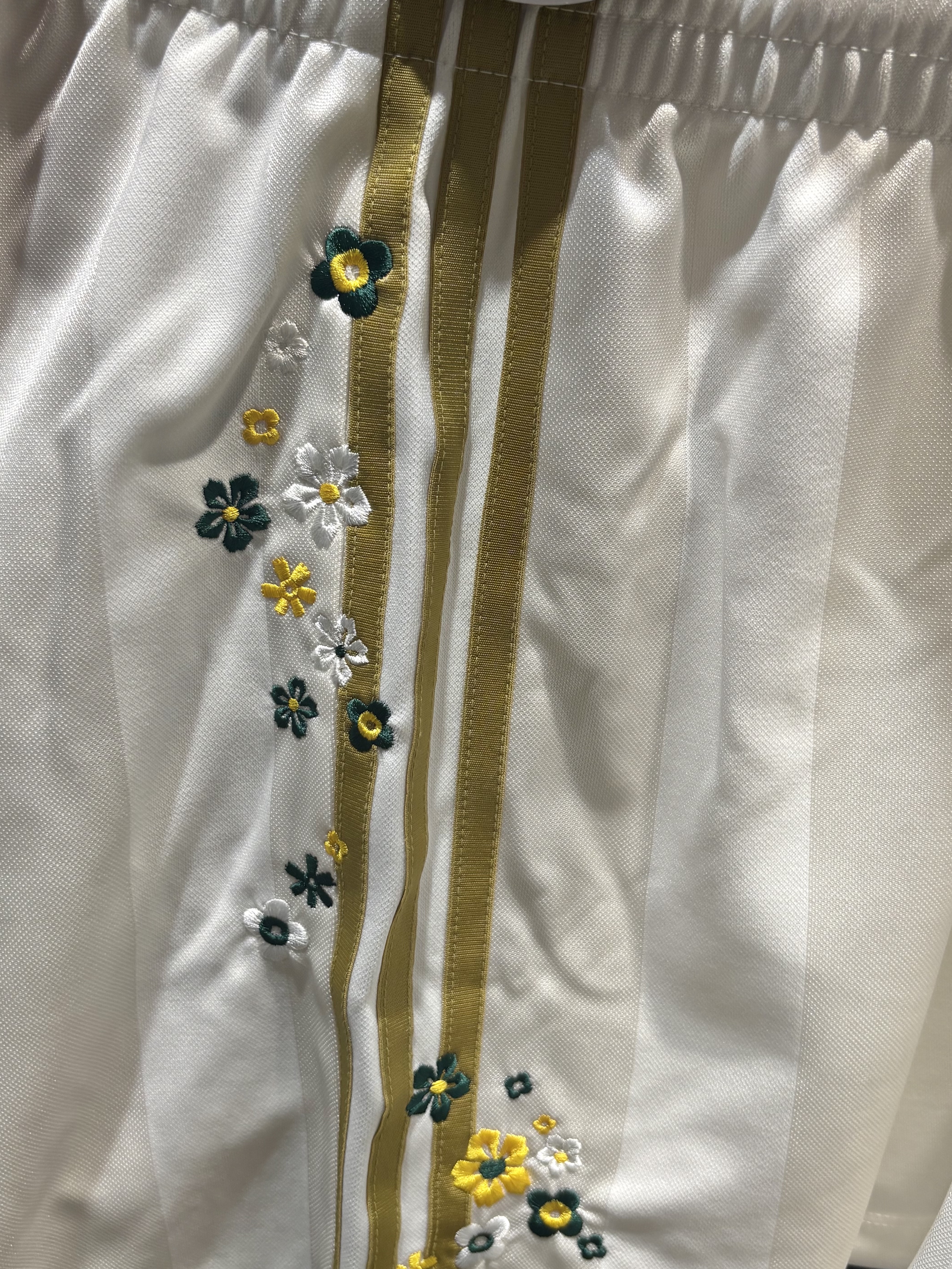 (W) Adidas x Liberty London Originals Firebird Shorts Off White - KR Sizing 착용 스타일