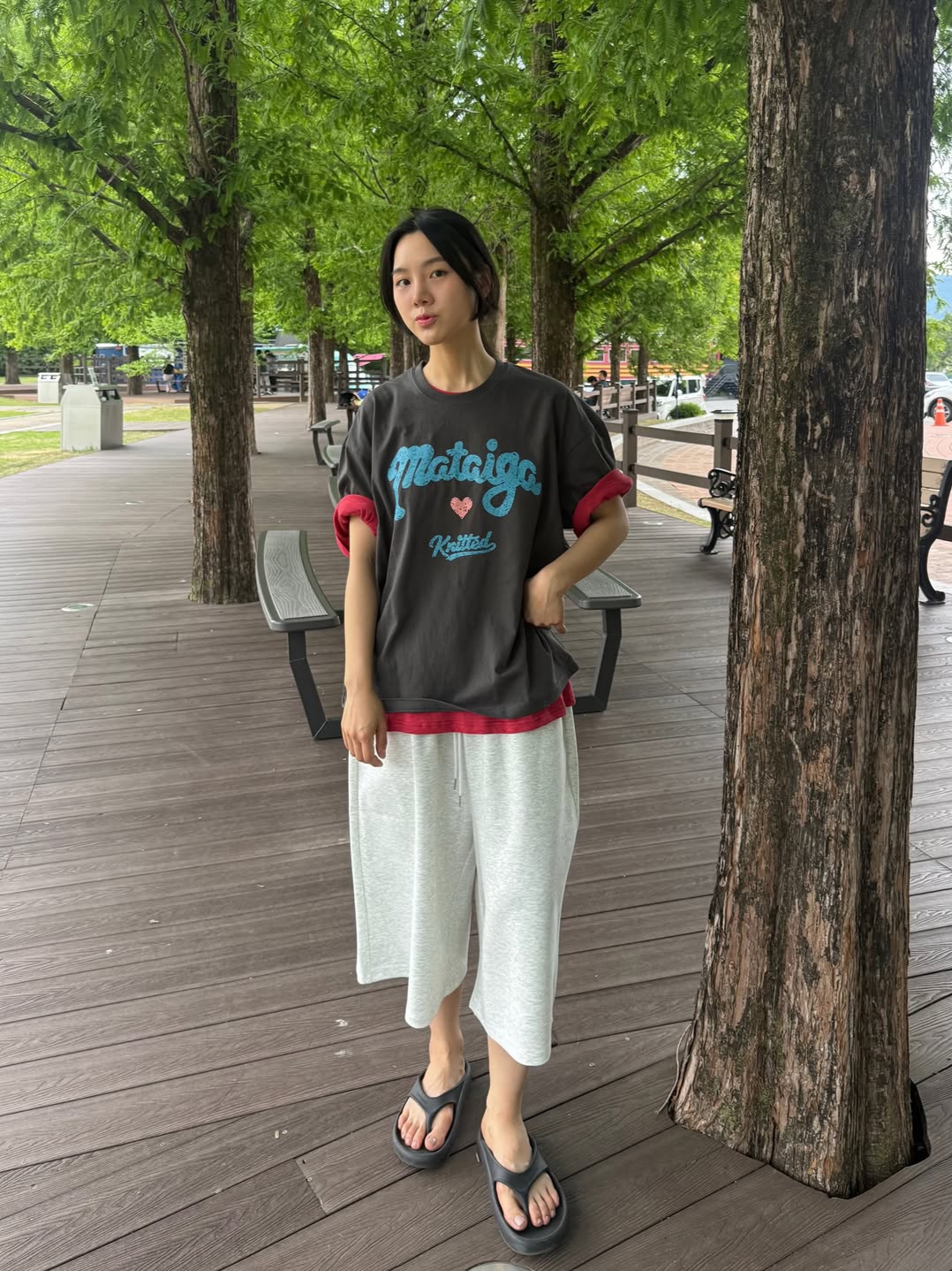 Knitted Mataiga Crop T-Shirts Black, Knitted Mataiga Crop T-Shirts Navy 착용 스타일 - 1