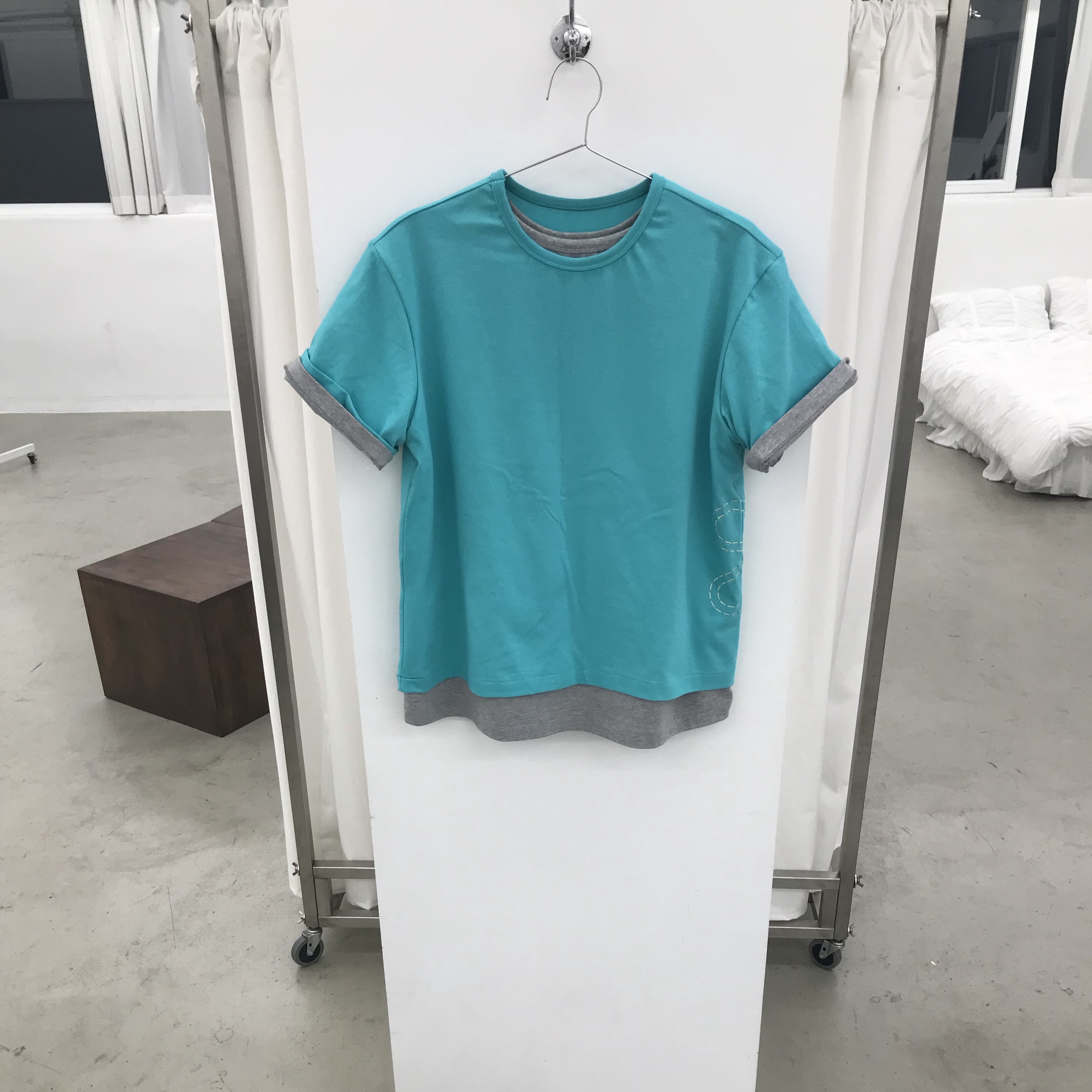 aftermarket Side Stitch Tee White, aftermarket Side Stitch Tee Gray 착용 스타일 - 1