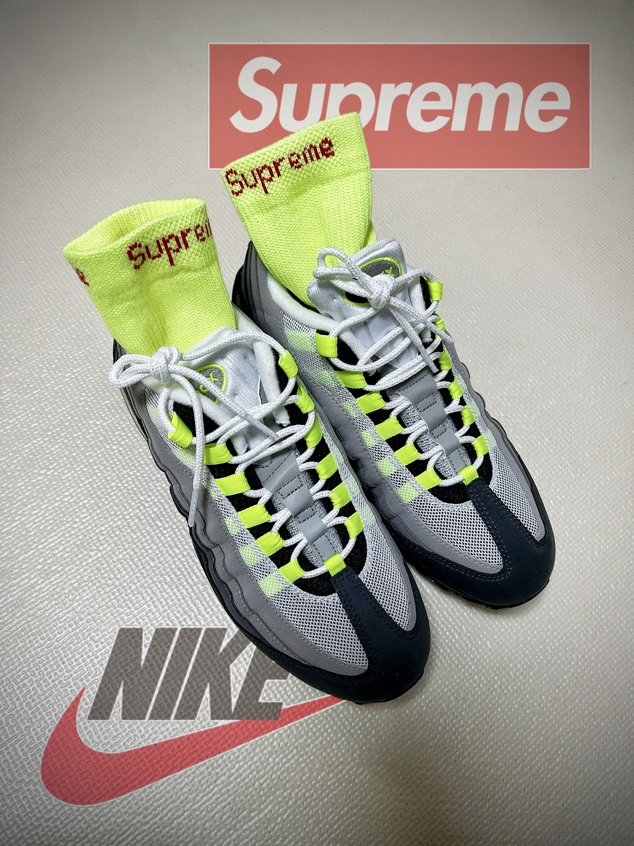 Supreme Hanes Crew Socks Fluorescent Yellow (4 Pack), Nike Air Max 95 OG Neon 착용 스타일