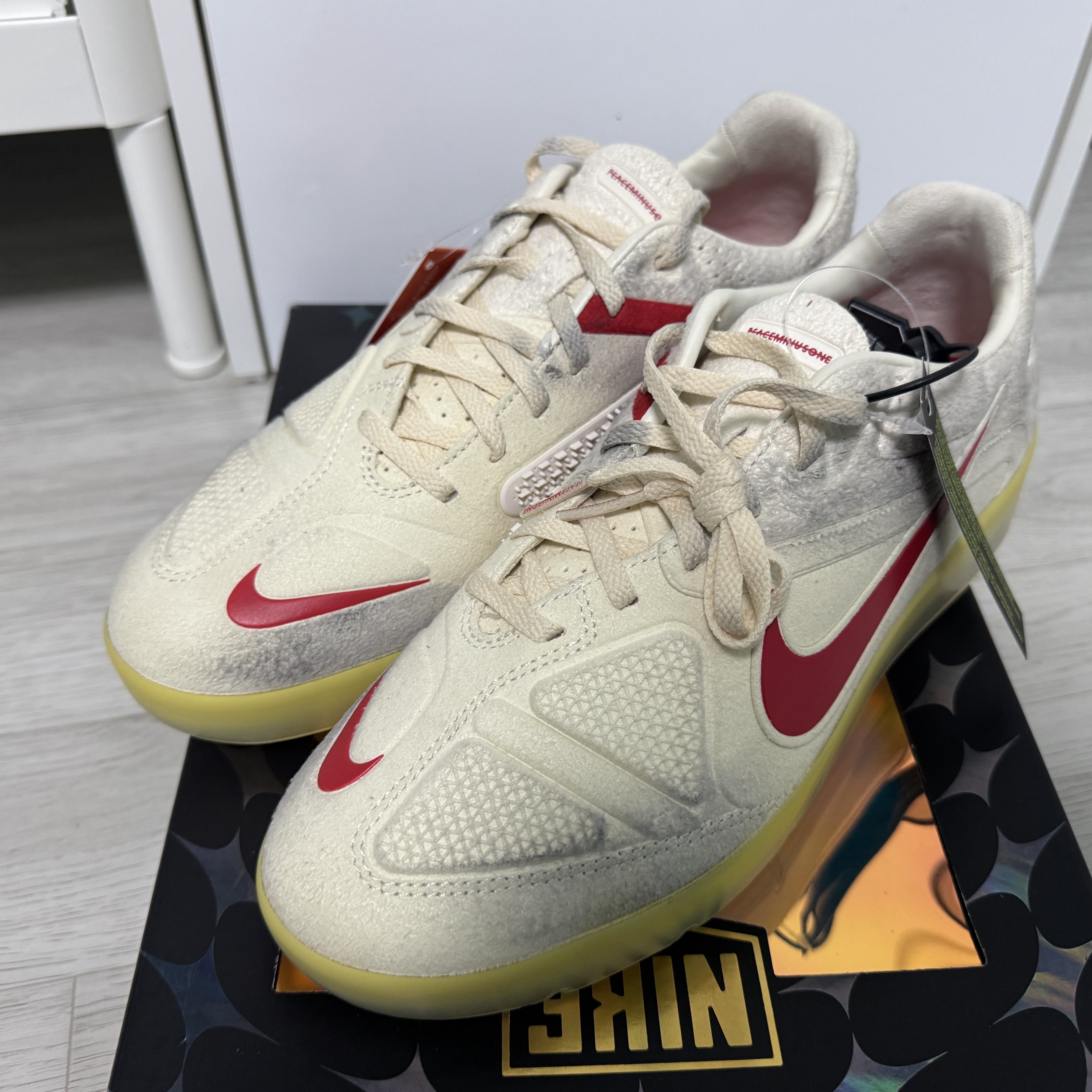 Nike x Peaceminusone Cryoshot CTR360 Natural and University Red 착용 스타일