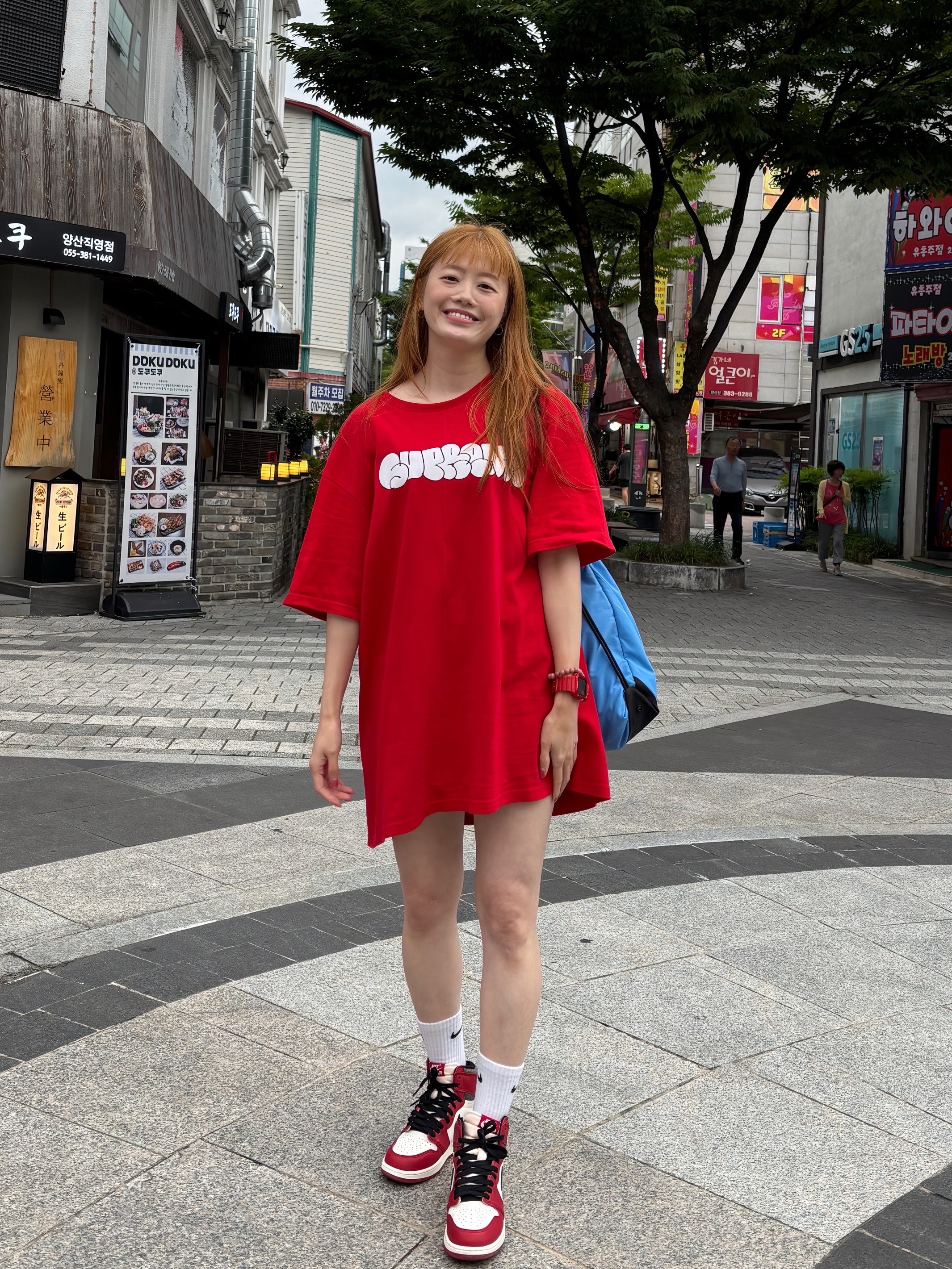 Supreme x Homerun T-Shirt Red - 25SS, Jordan 1 Retro High OG Chicago 2022 착용 스타일 - 4