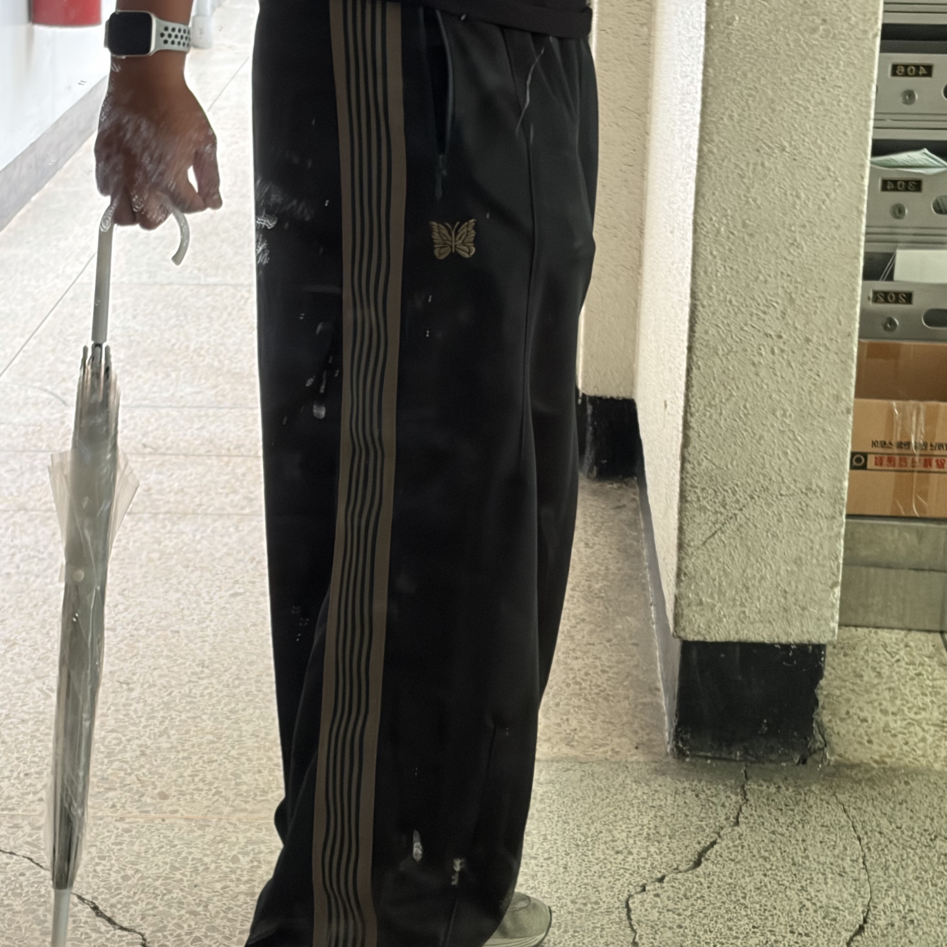 Needles x LHP H.D. Track Pants Poly Smooth Dark Green 착용 스타일 - 2