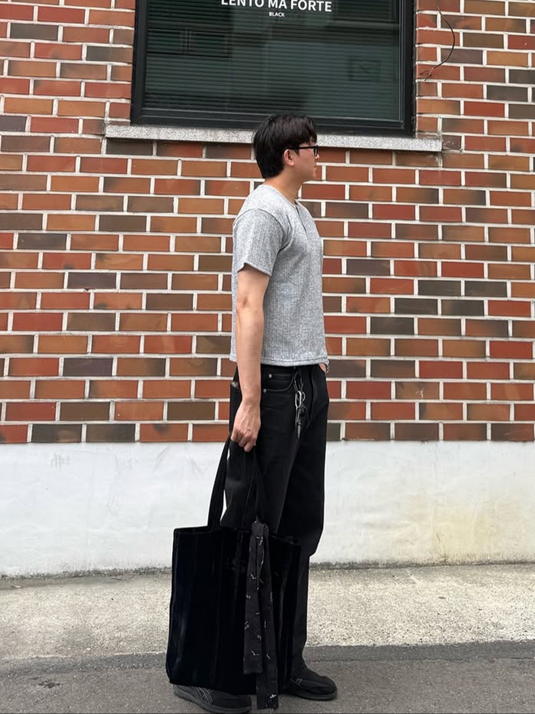 Knitted Henley Neck Crop Knit T-Shirts Grey 착용 스타일 - 1