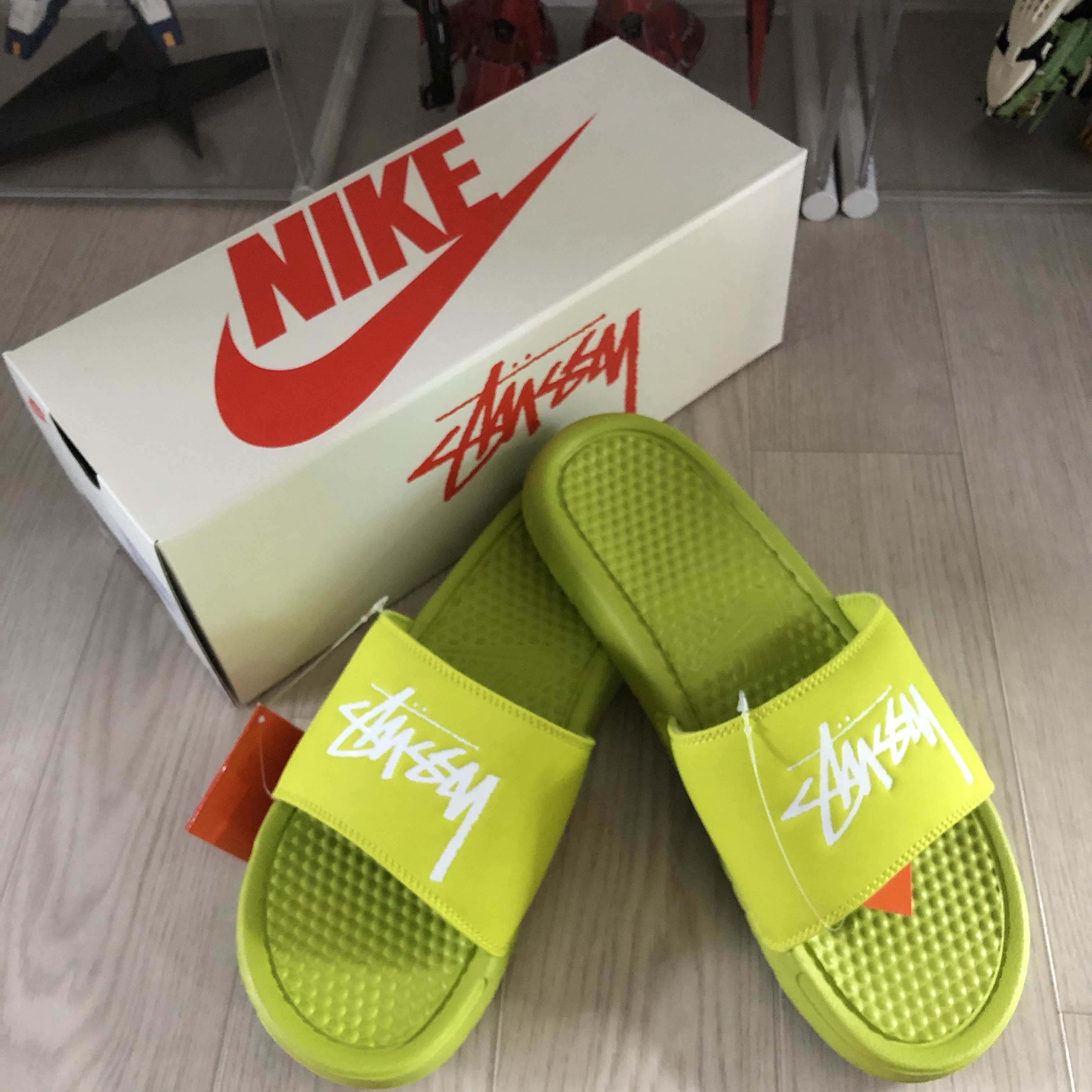 Nike x Stussy Benassi Slide Volt 착용 스타일