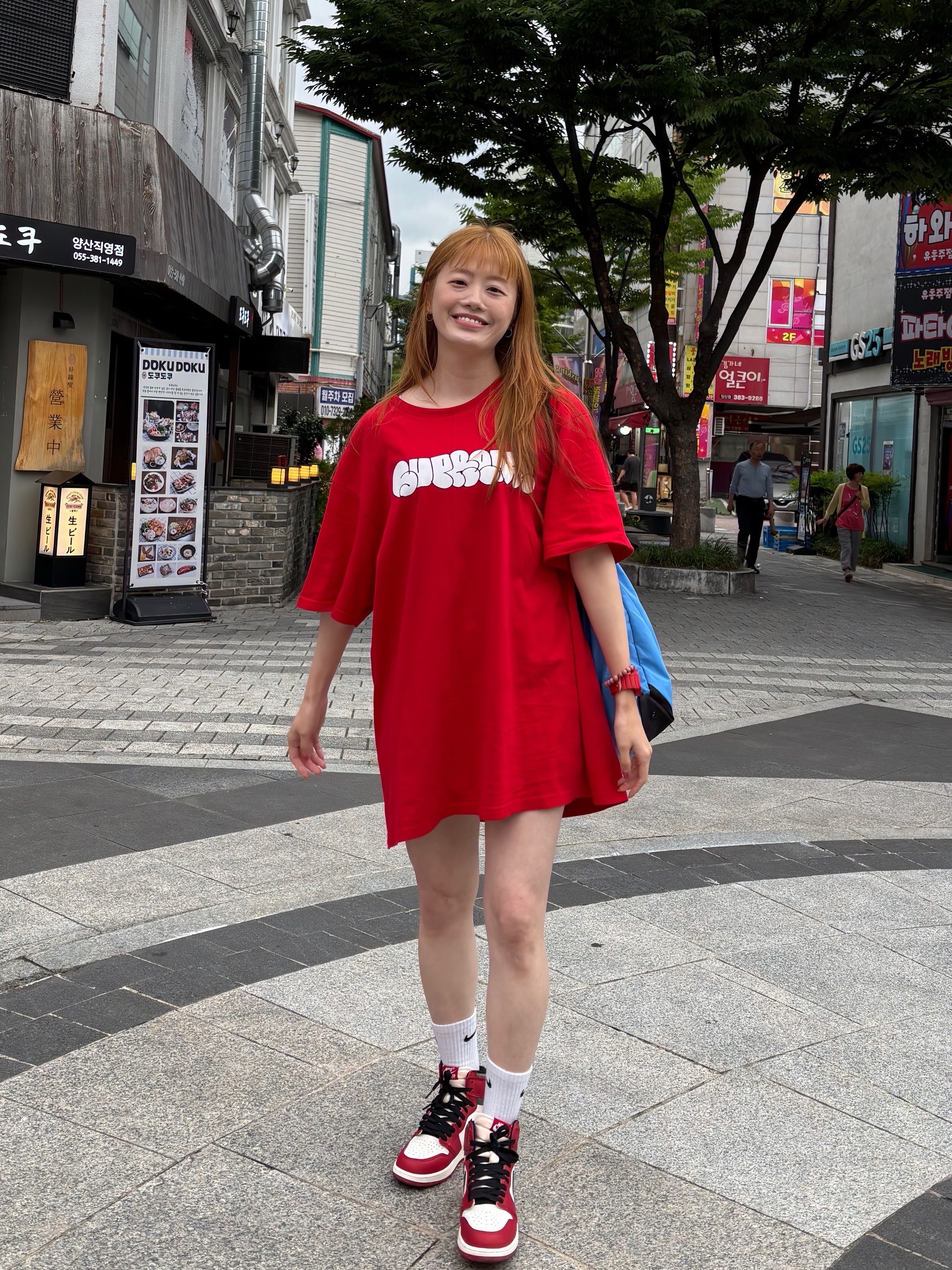 Supreme x Homerun T-Shirt Red - 25SS, Jordan 1 Retro High OG Chicago 2022 착용 스타일 - 3
