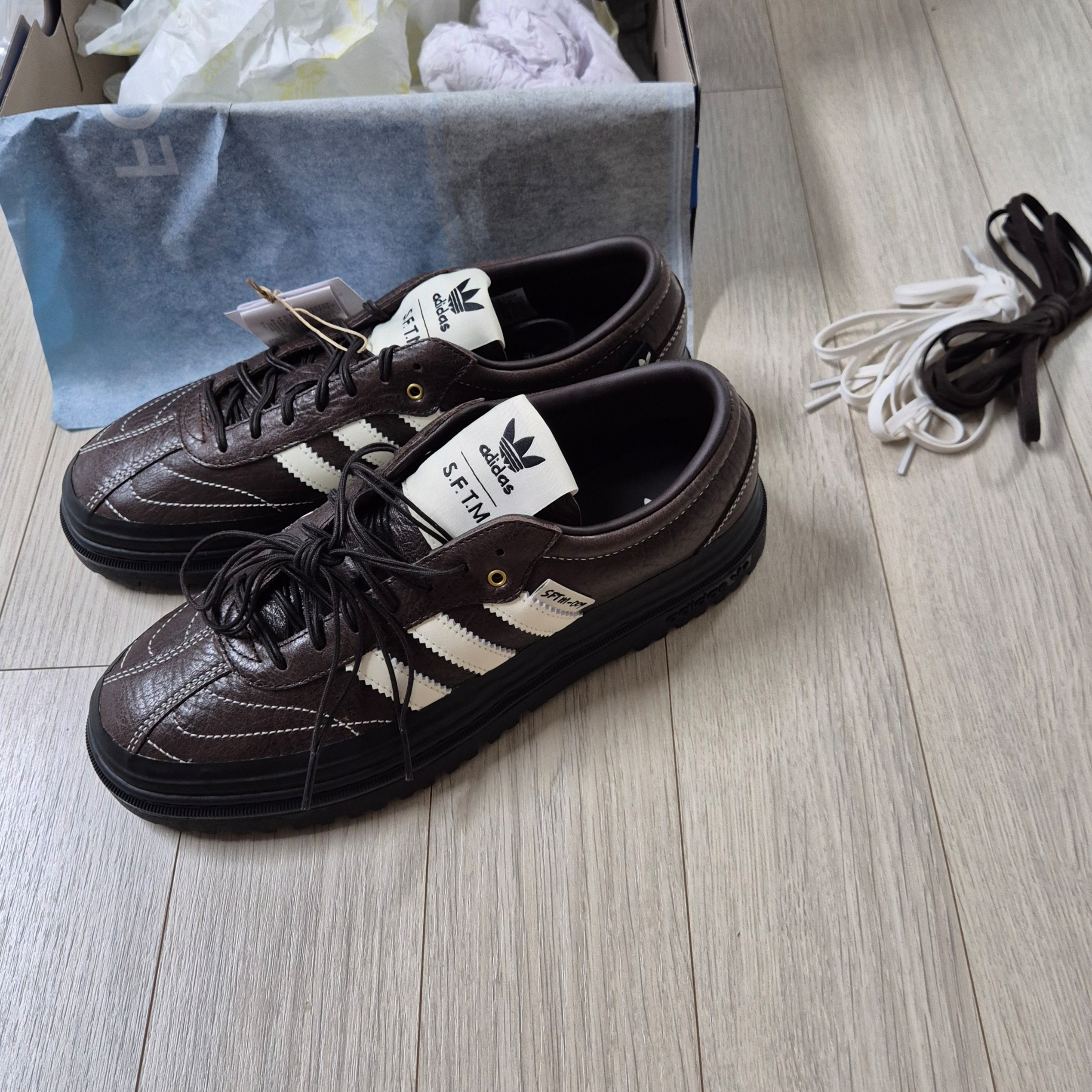 Adidas x Song for the Mute 007 Samba LX Freizeit Aurora Coffee 착용 스타일 - 3