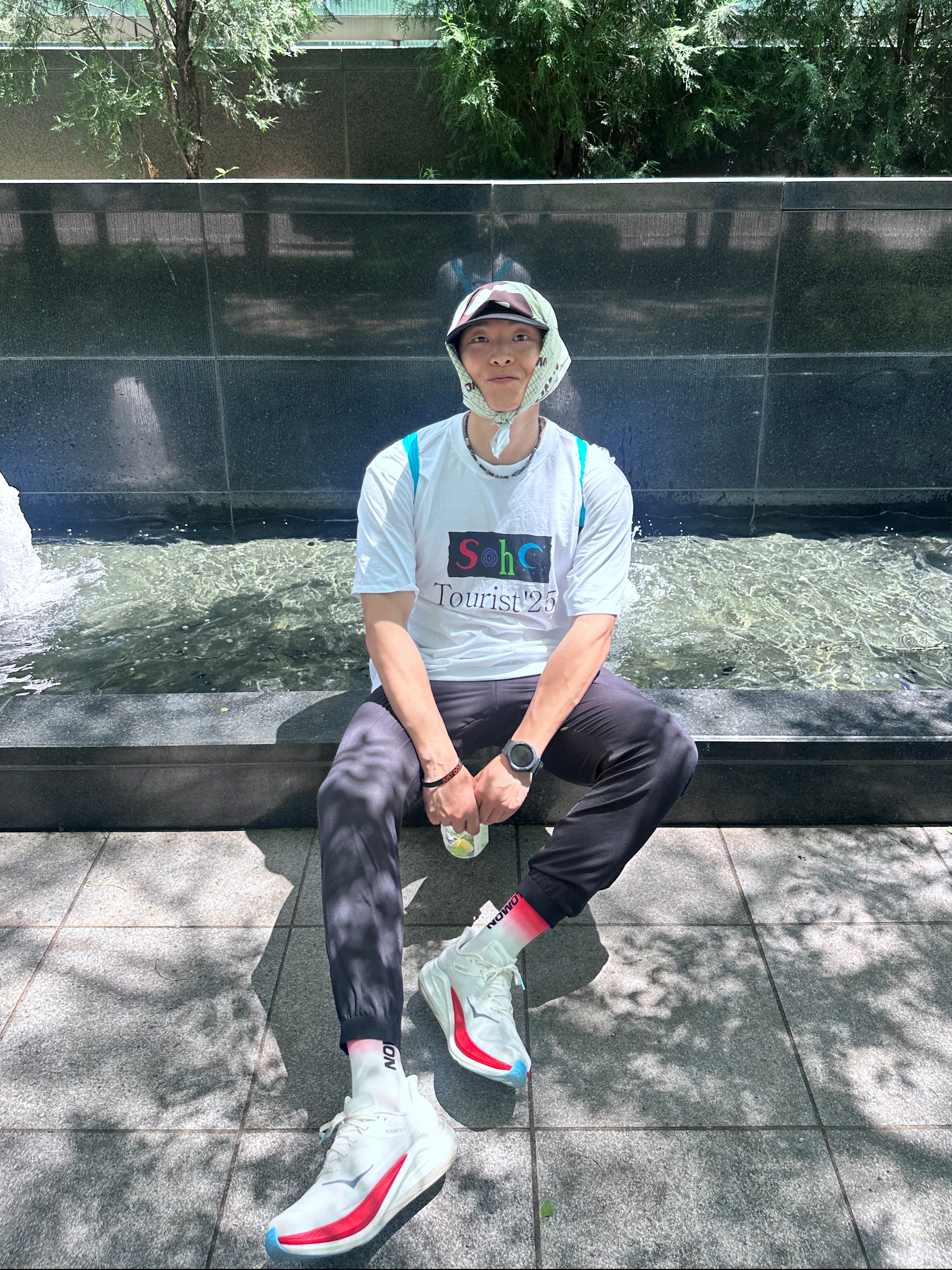 Salomon Run Aviator Bandana Grey Mint, SOHC Earth Tourist'25 T-Shirt_11UUT153 White 착용 스타일 - 2