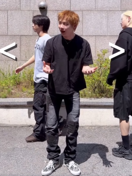 Undermycar Notre Dame Patched Grunge Slim Jeans Washed Black 착용 스타일 - 1