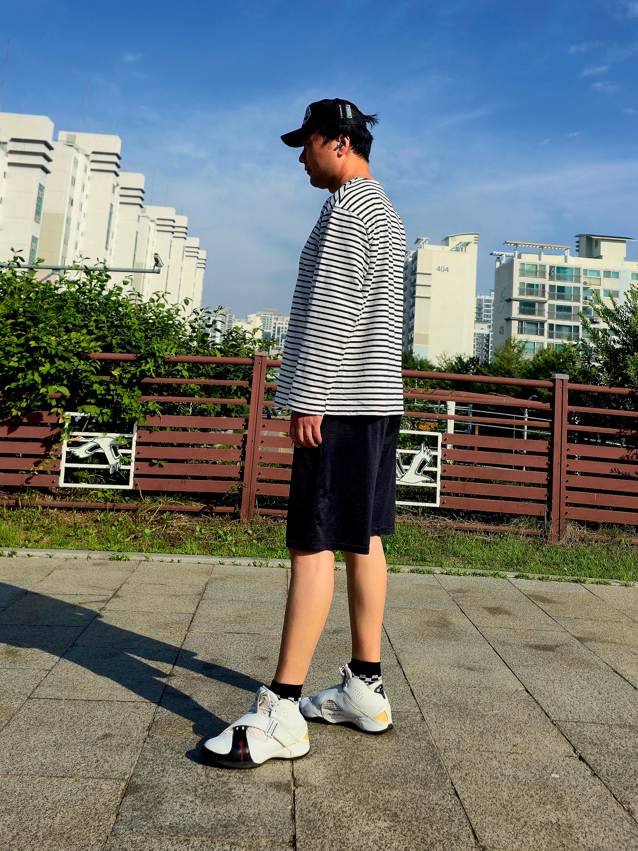 General Idea Woman Long Sleeve Border T-Shirts Navy, Chrome Hearts King Taco Mesh Trucker Hat Black 착용 스타일