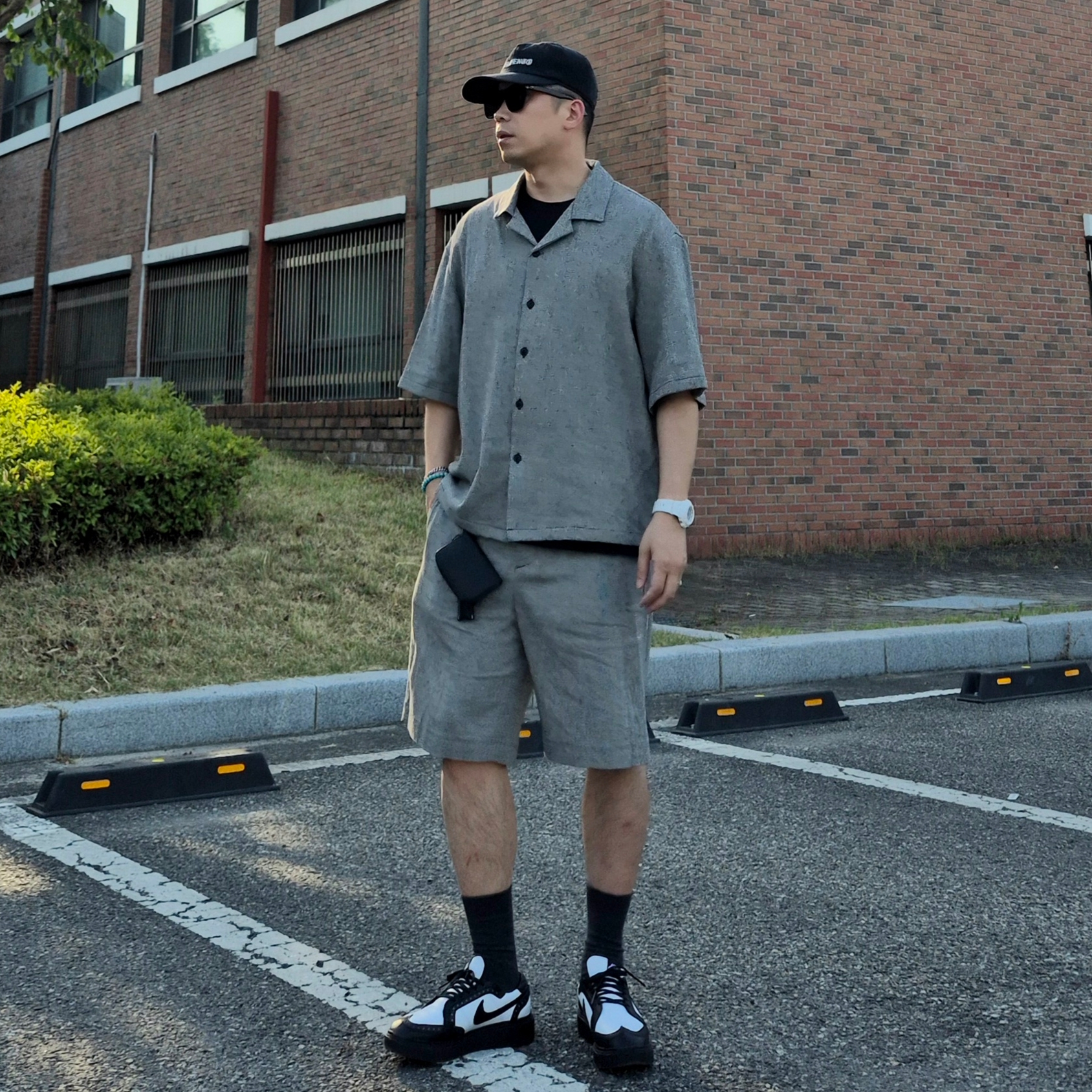 Nike x Peaceminusone Kwondo1 Black and White, Millo Archive Cade Leather Wallet Leather Black 착용 스타일 - 3