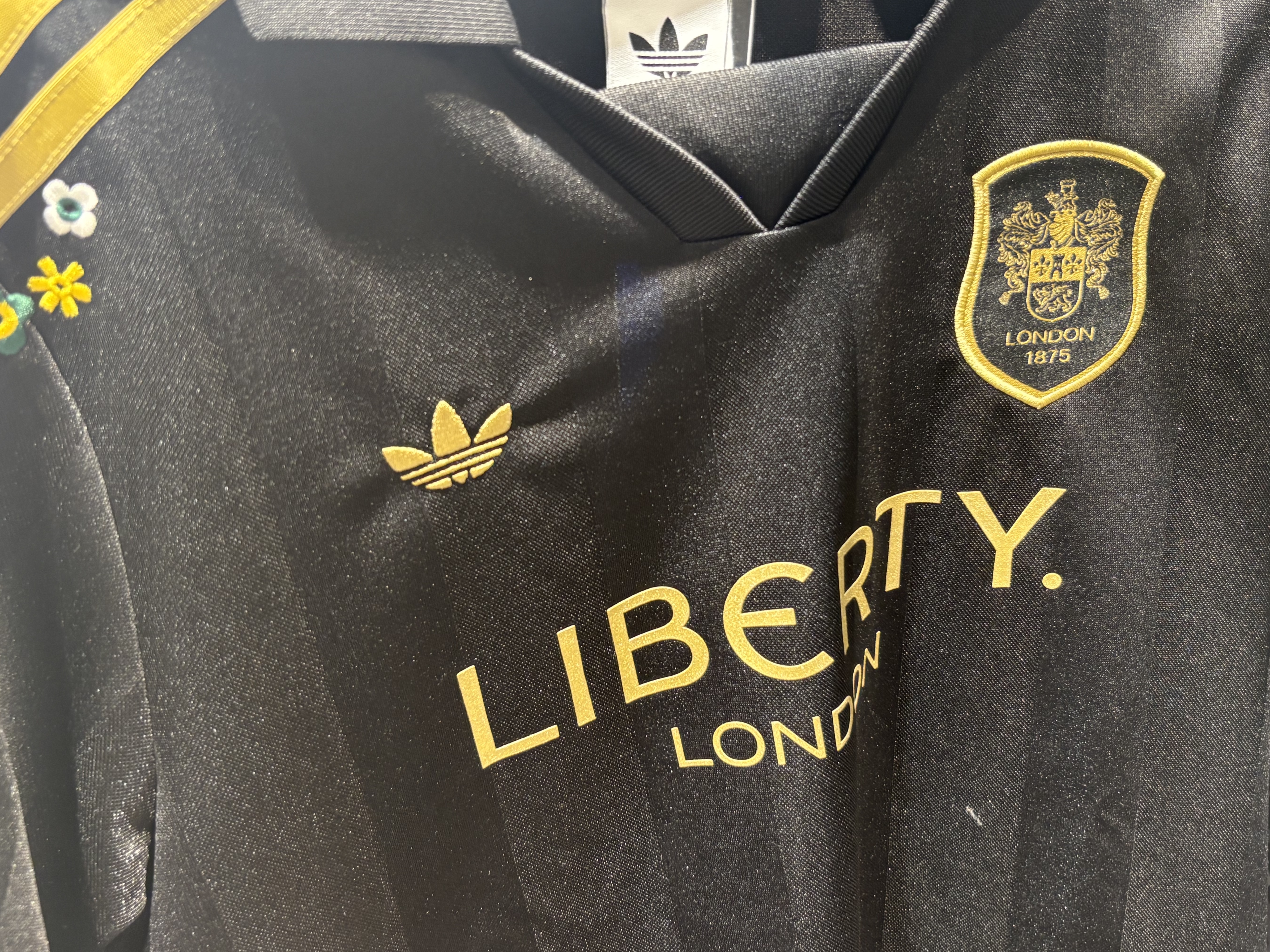 (W) Adidas x Liberty London Originals Jersey Black - KR Sizing 착용 스타일