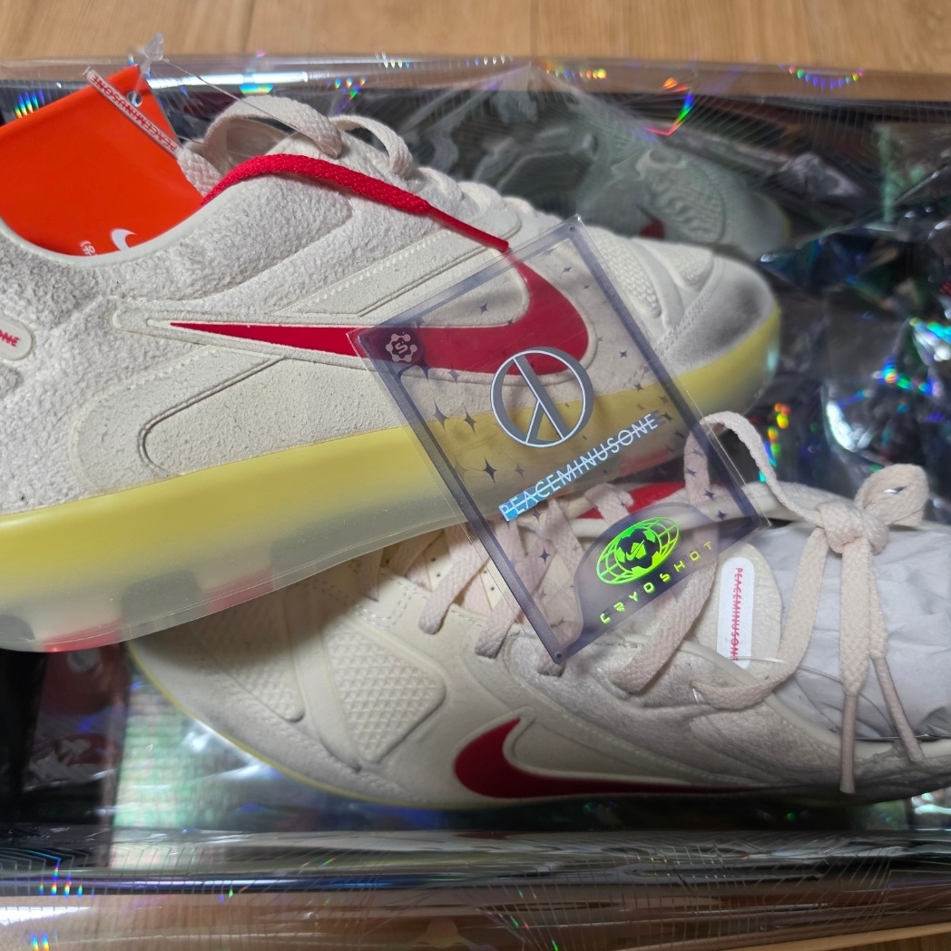 Nike x Peaceminusone Cryoshot CTR360 Natural and University Red 착용 스타일 - 2