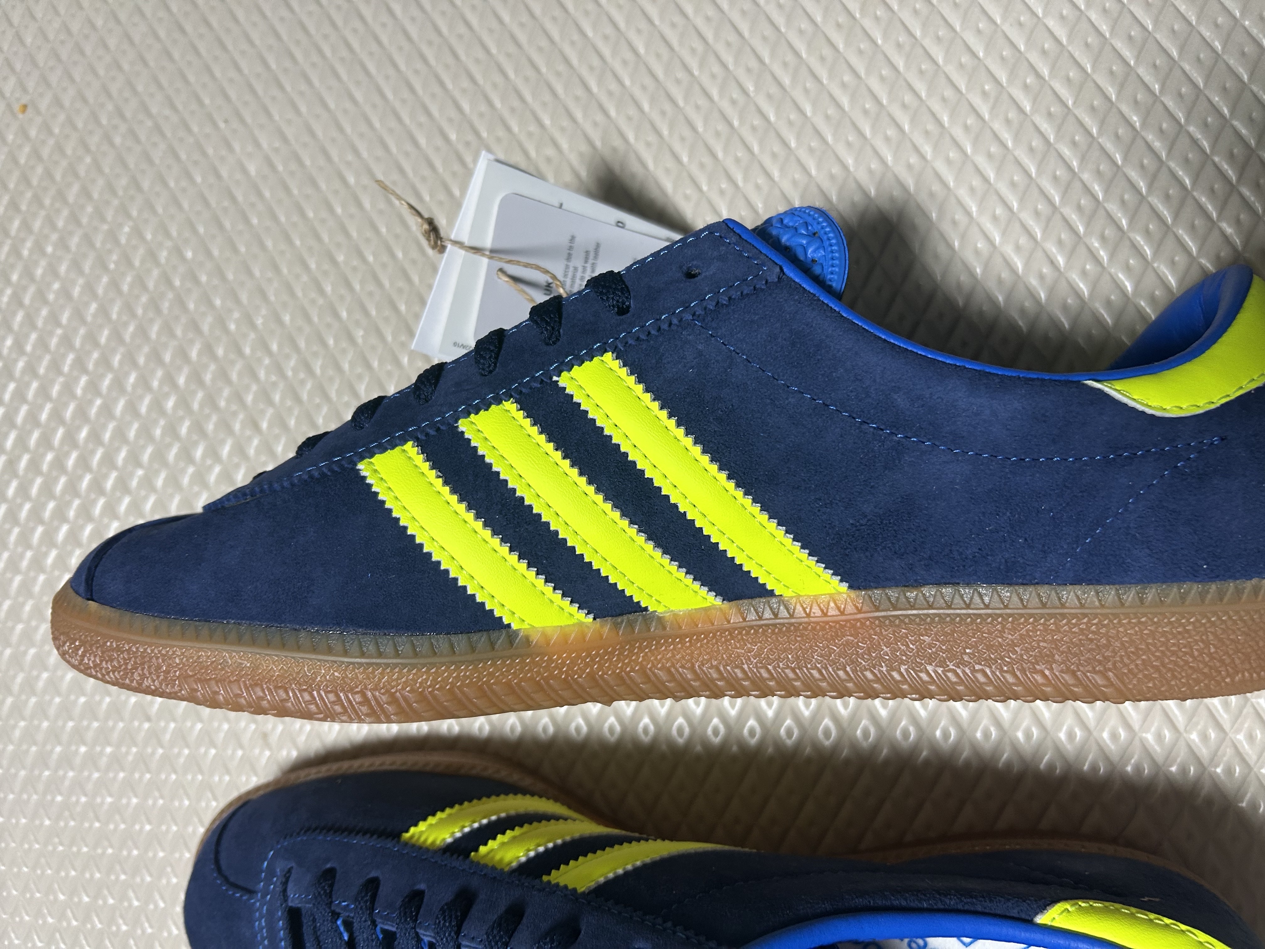 Adidas Hochelaga Spezial Night Indigo 착용 스타일