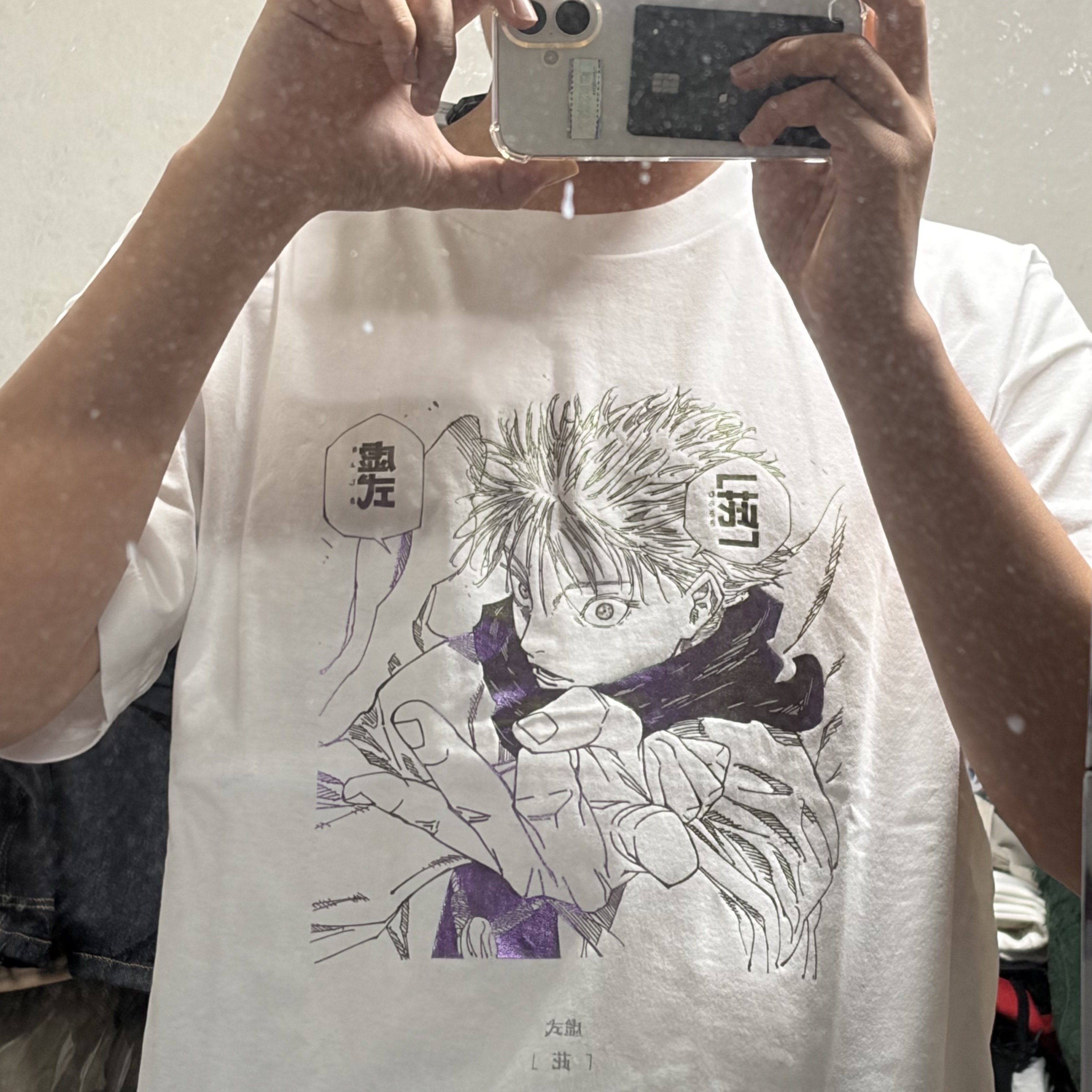 Uniqlo UT Shueisha 100th Anniversary Jujutsu Kaisen T-Shirt White 착용 스타일 - 1
