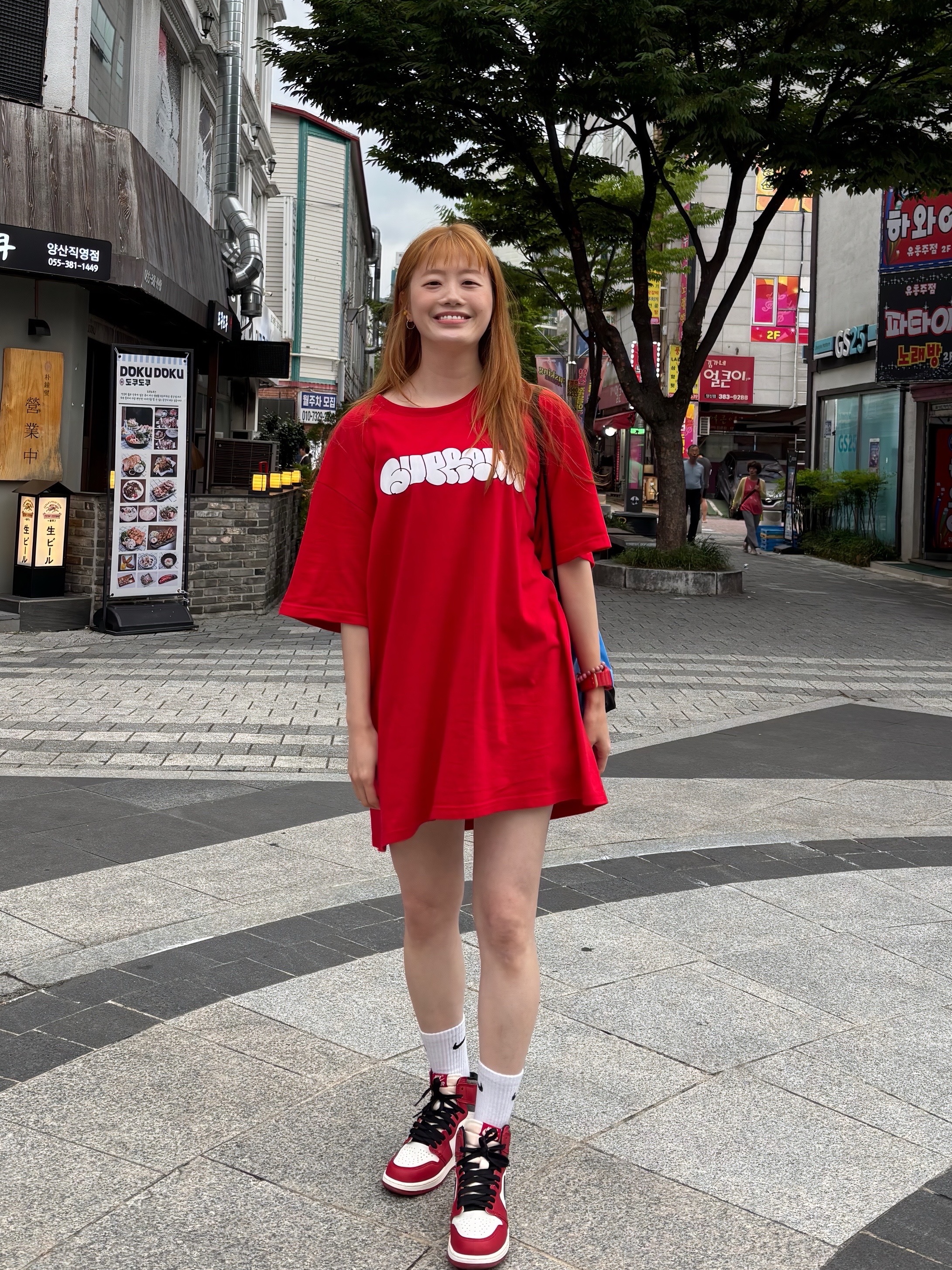 Supreme x Homerun T-Shirt Red - 25SS, Jordan 1 Retro High OG Chicago 2022 착용 스타일 - 7