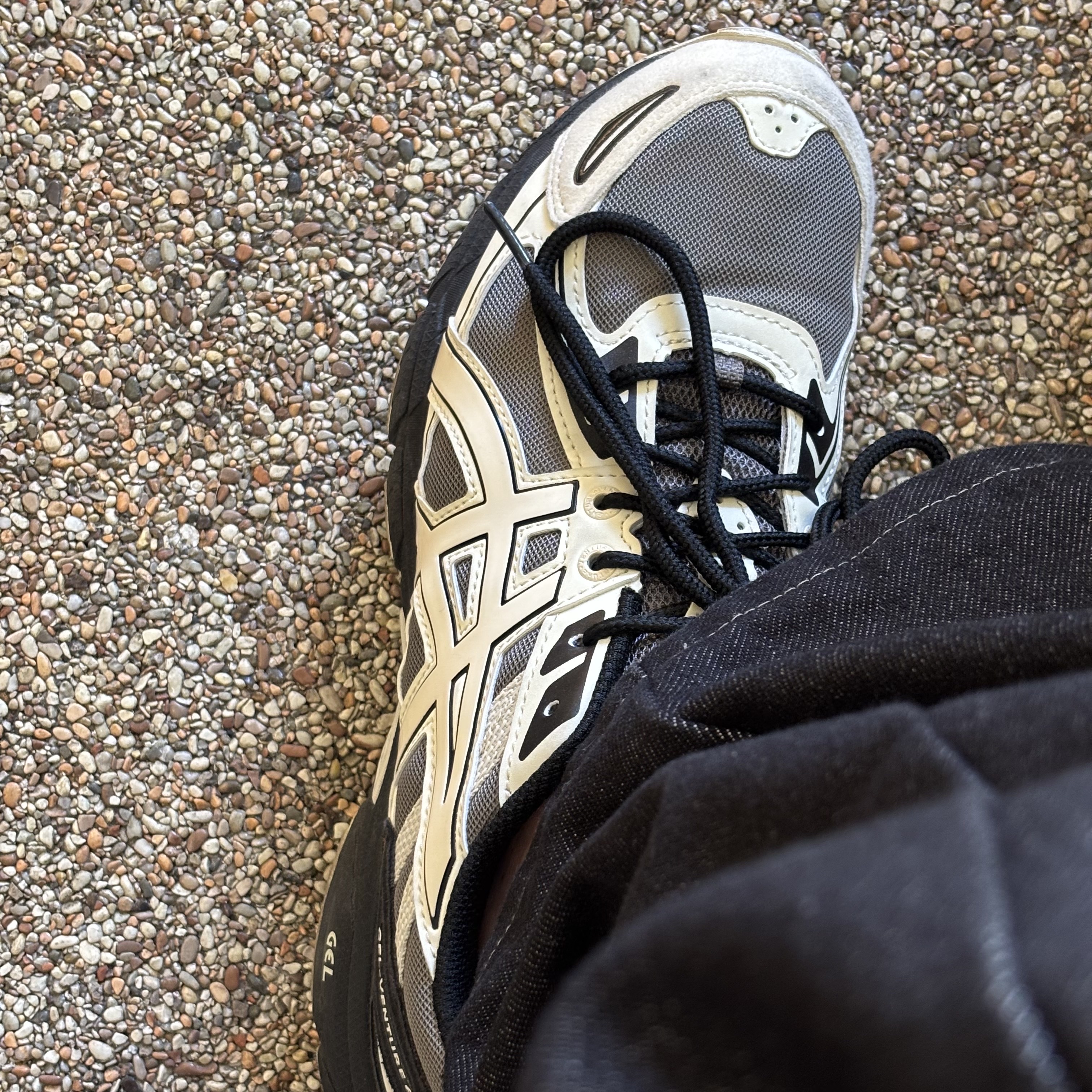 Asics Gel-Venture 6 Mink Vanila 착용 스타일 - 3