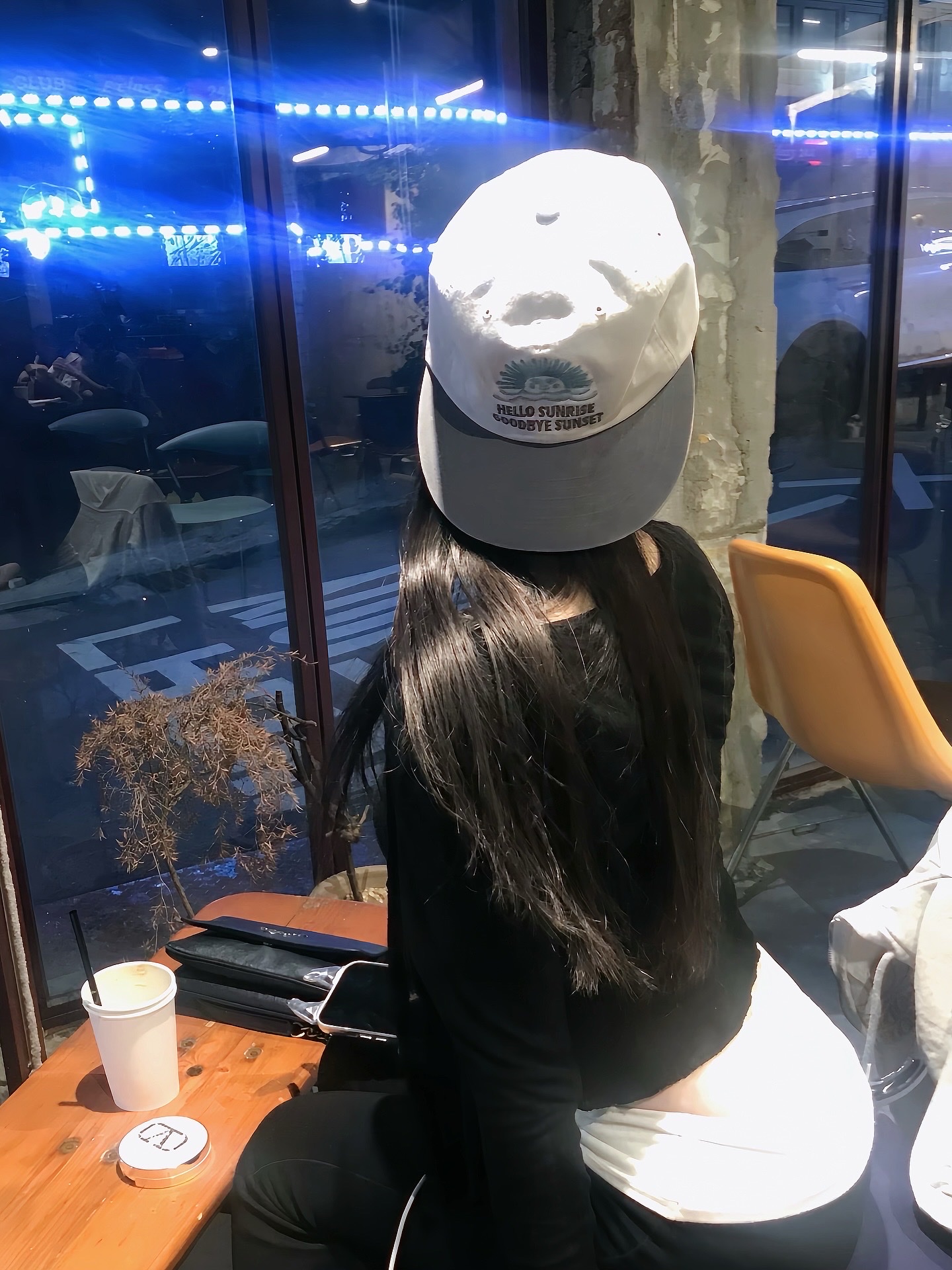 Hello Sunrise Two Tone Washed OG Logo 6Panel Cap Beige & Vintage Blue 착용 스타일 - 3