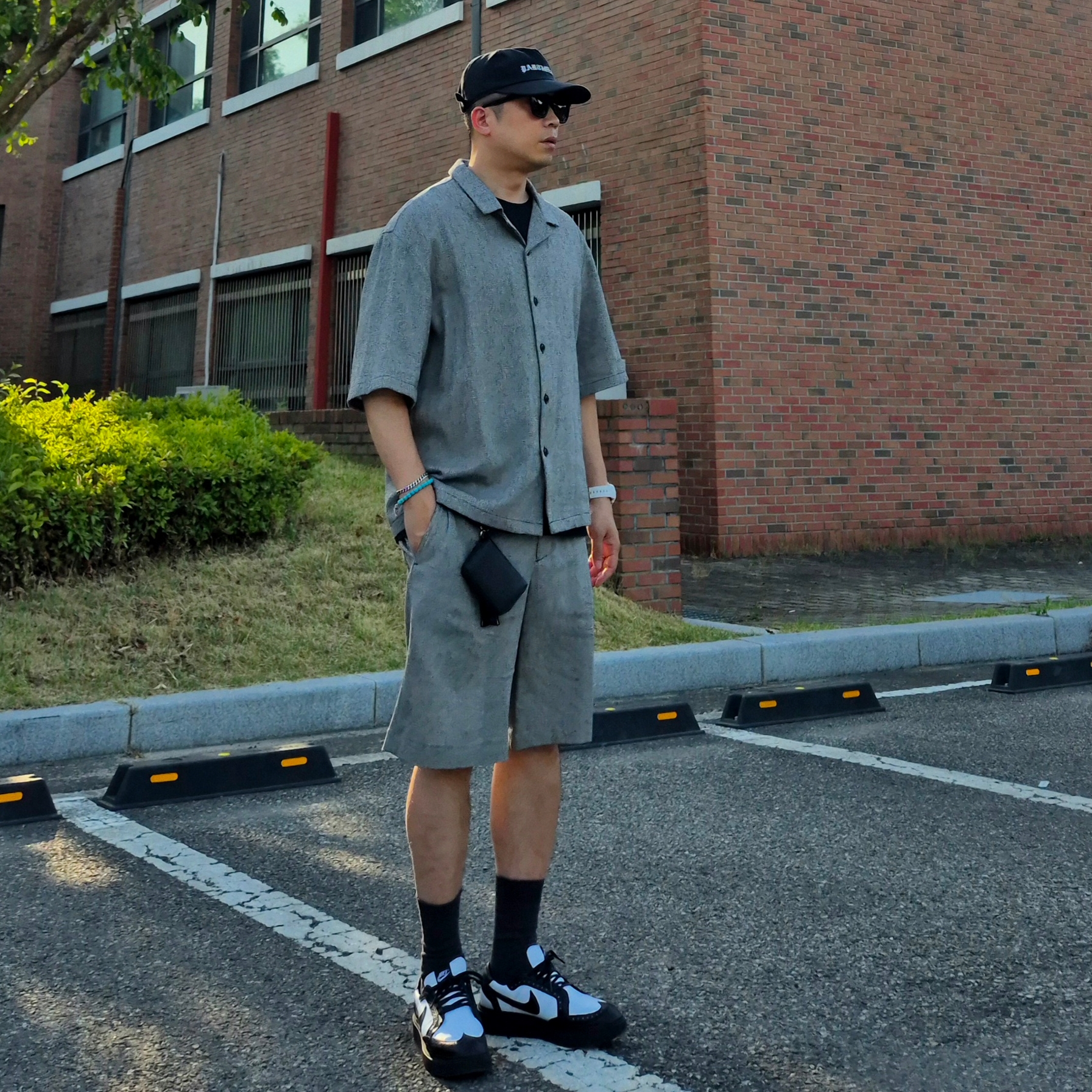 Nike x Peaceminusone Kwondo1 Black and White, Millo Archive Cade Leather Wallet Leather Black 착용 스타일 - 4