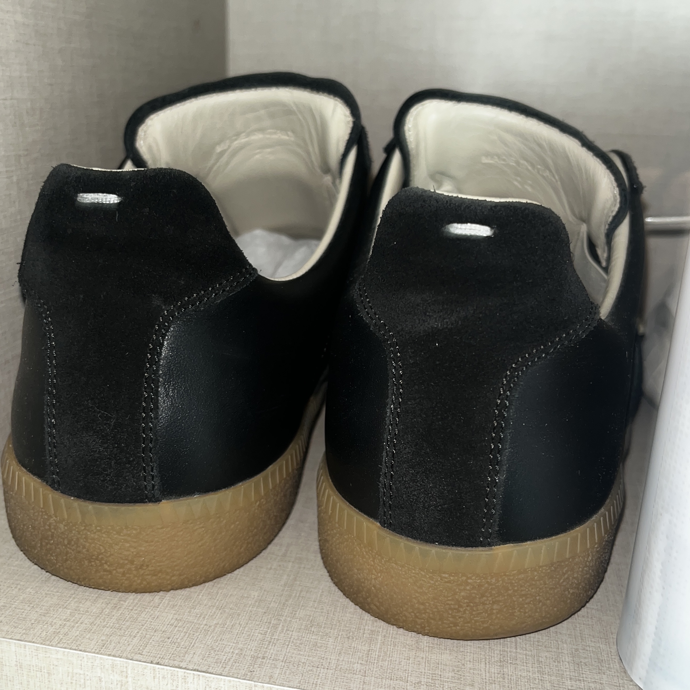 Maison Margiela Calfskin Replica Sneakers Black 착용 스타일