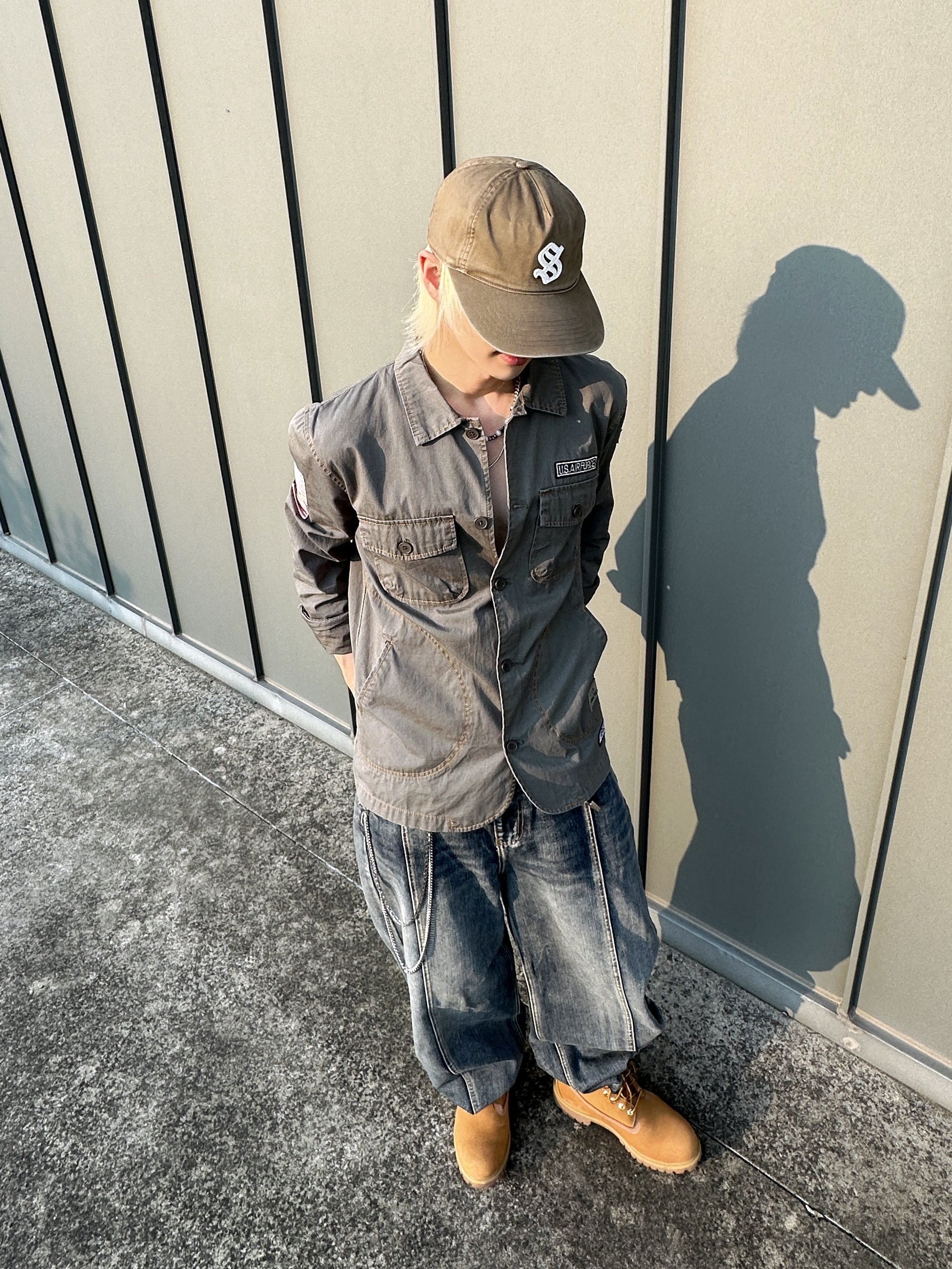 Sunday Ceremony Old English Applique Logo Cap - Light Brown 착용 스타일 - 4