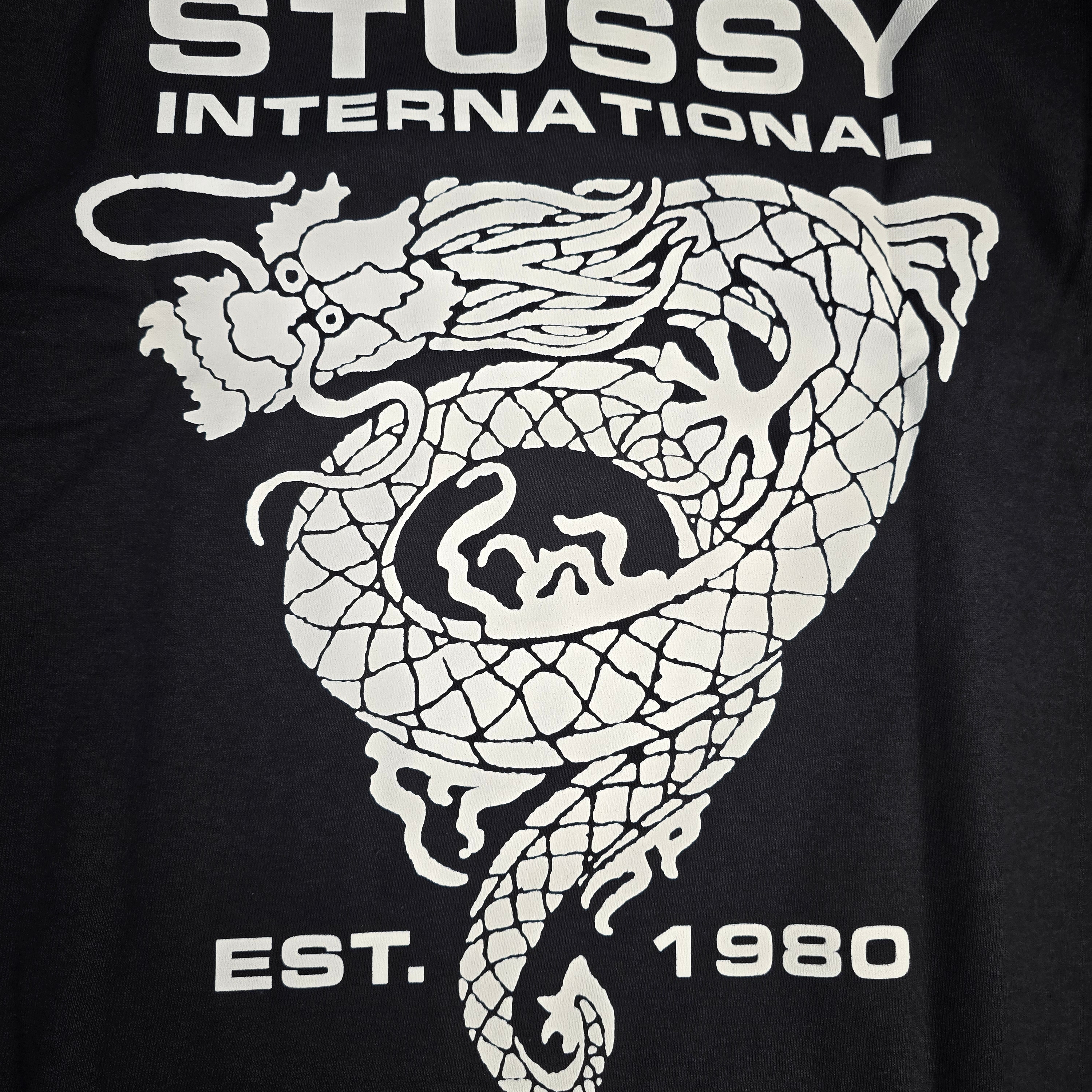 Stussy Dragon T-Shirt White, Stussy Dragon T-Shirt Black 착용 스타일 - 3