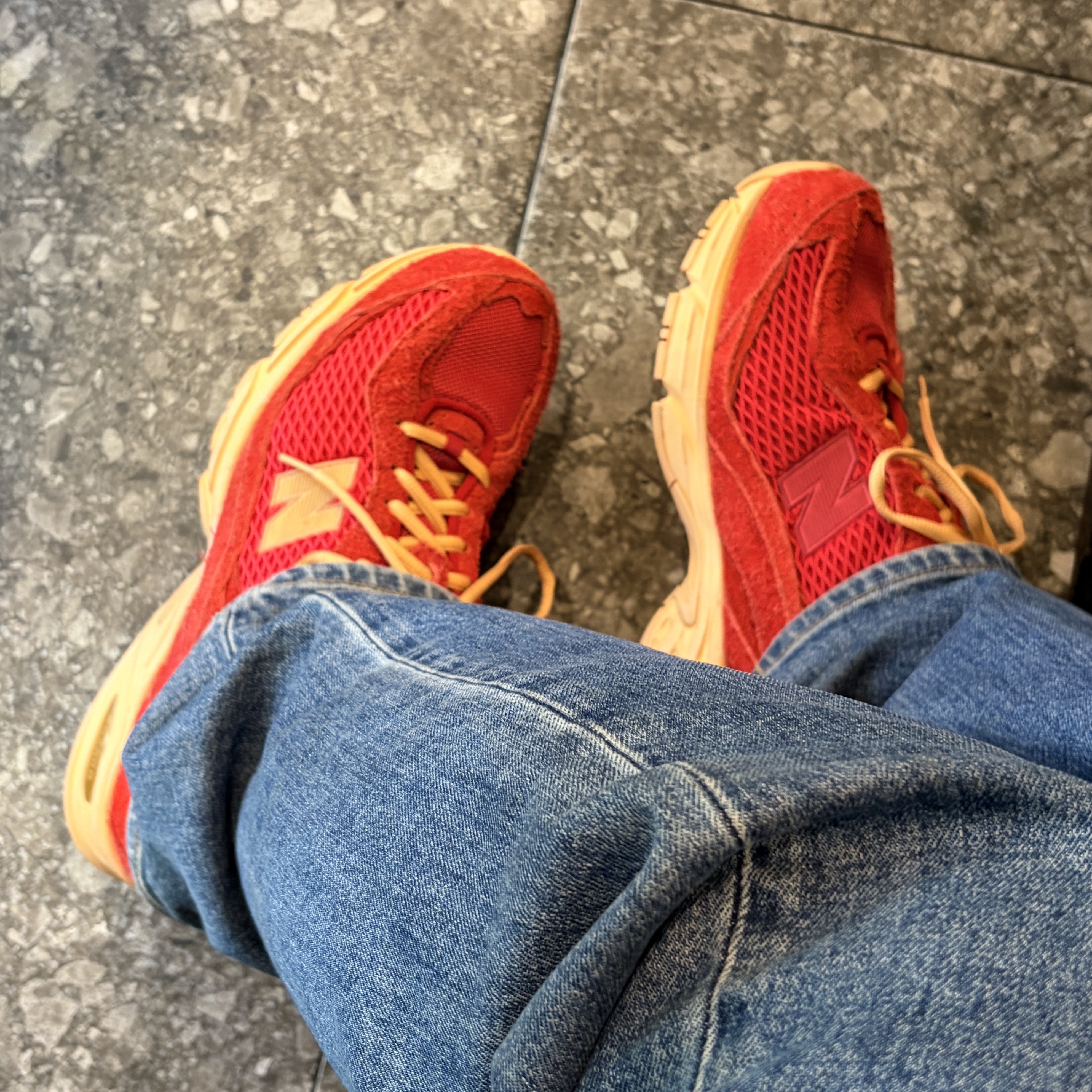 New Balance 509 Deep Red 착용 스타일