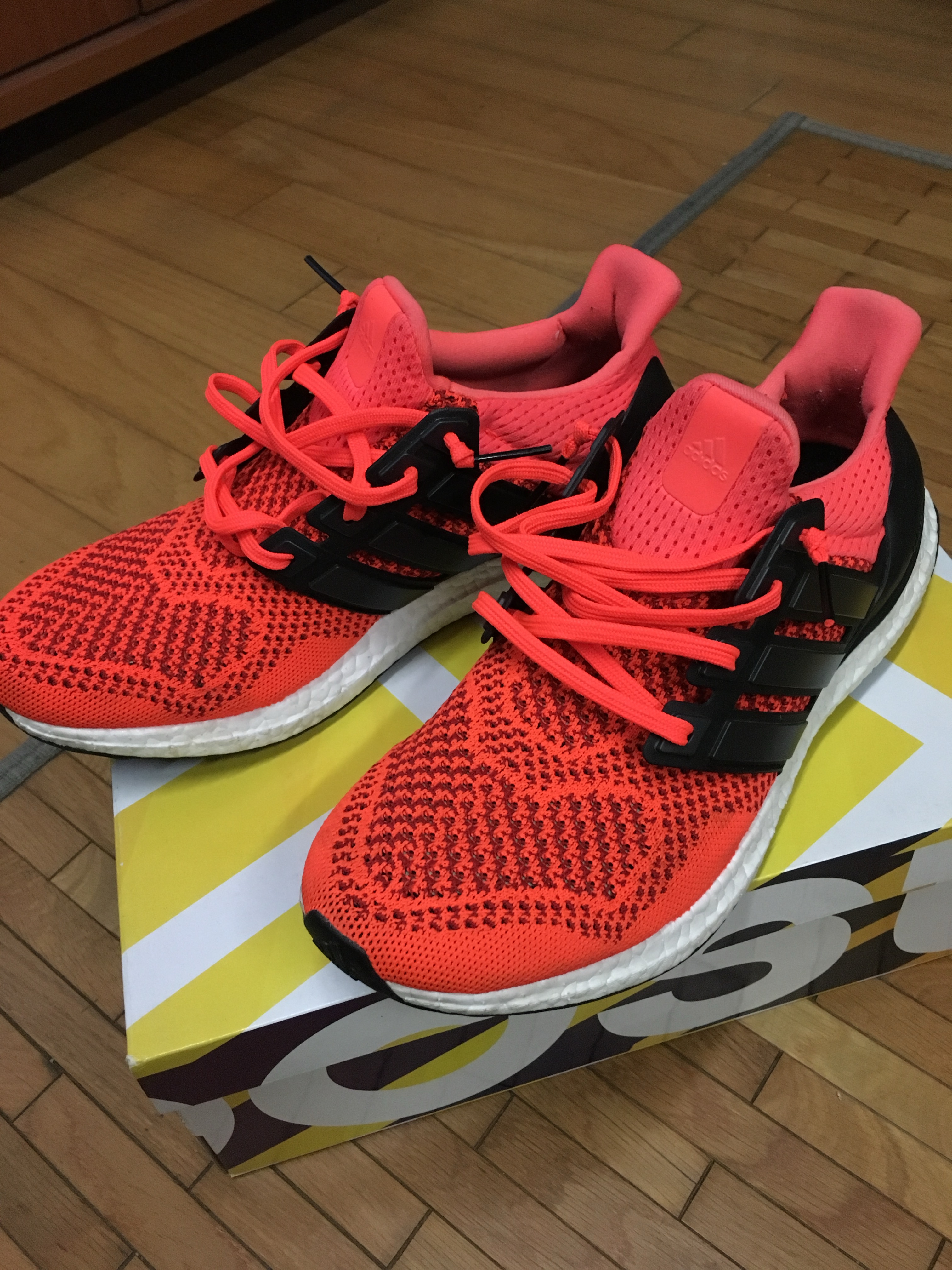 Adidas Ultraboost 1.0 Solar Red 착용 스타일
