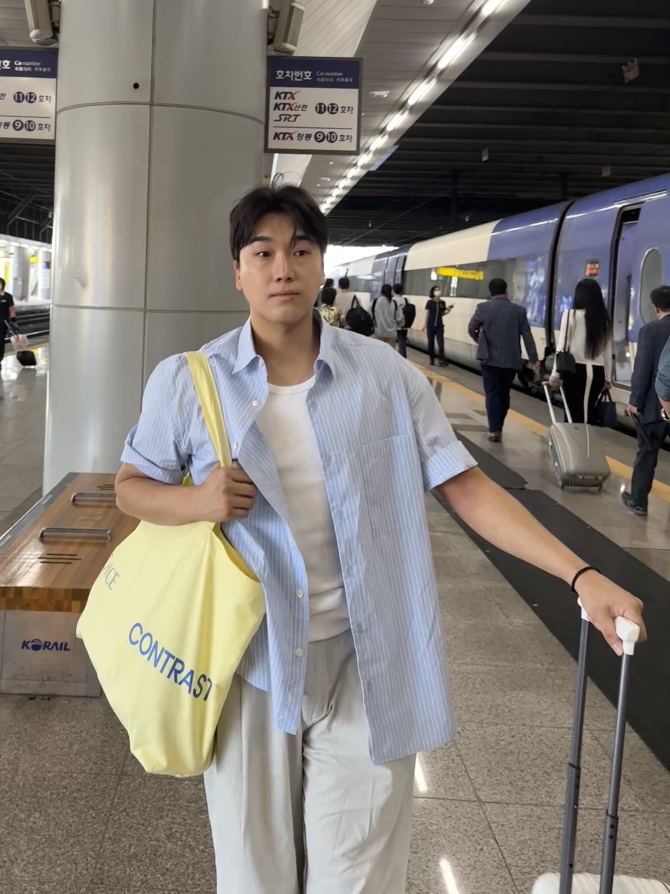 noun Easeful Tote Bag Lemon, noun Daily Shirts Stripe Blue 착용 스타일 - 4