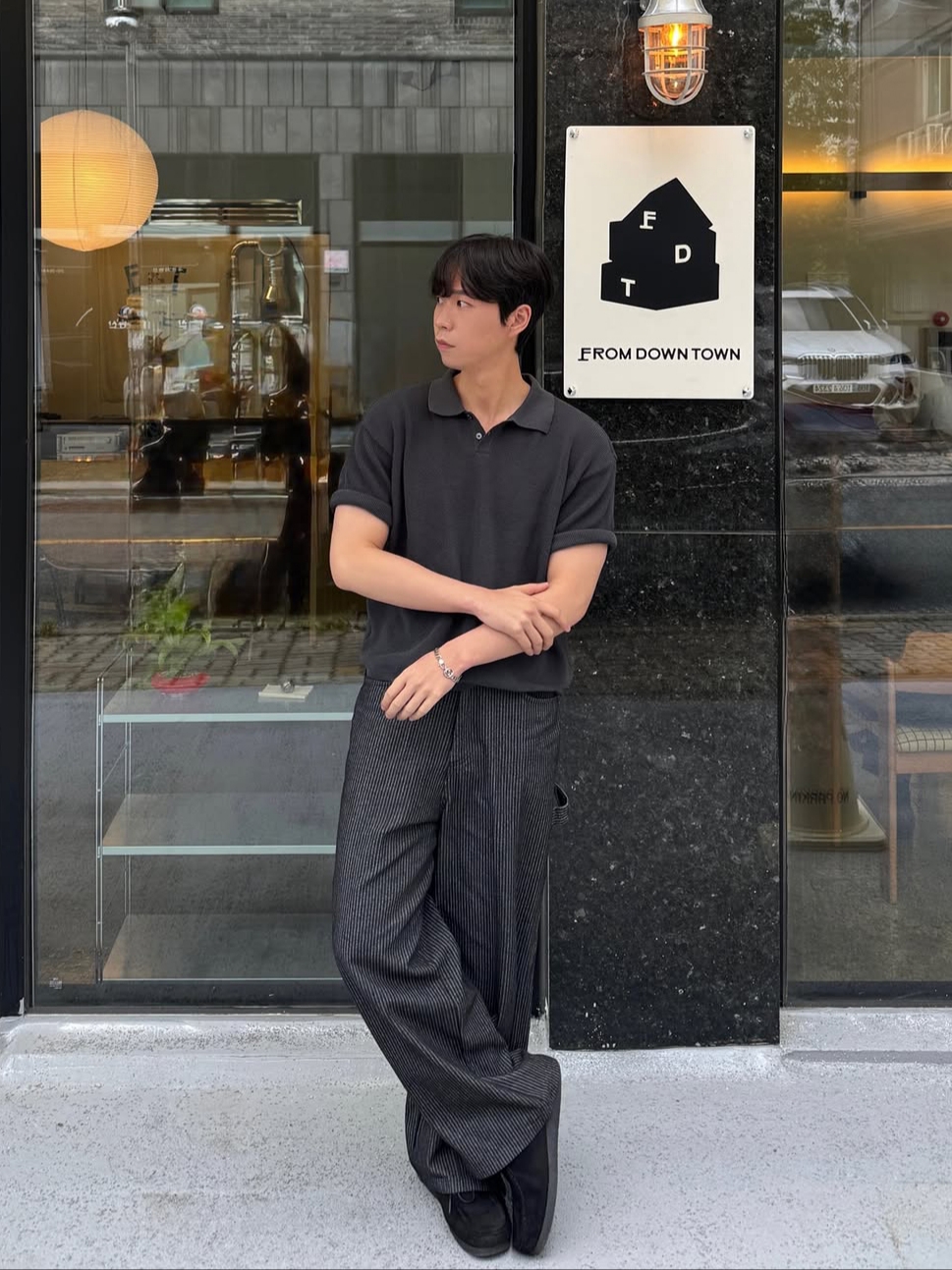 Knitted Coolever Crop Half Knit T-shirt Charcoal, Knitted Coolever PK Crop Half Knit T-shirt BLACK 착용 스타일 - 1