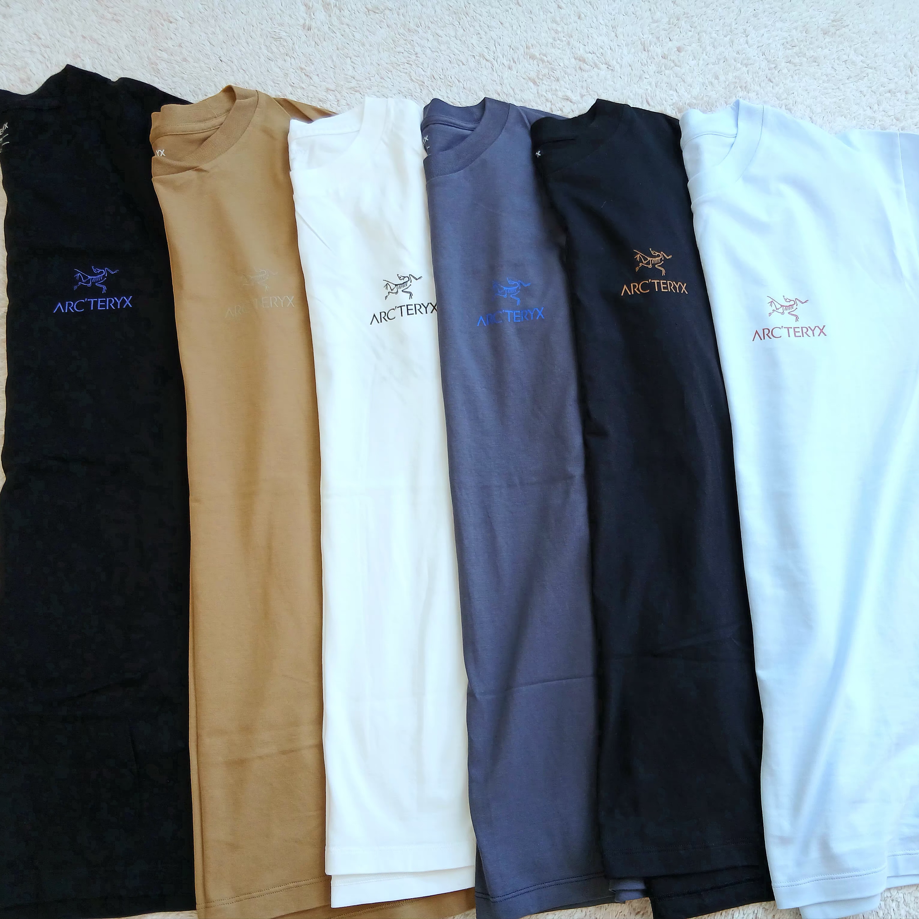 Arc'teryx Kragg SL Cotton Bird Word SS T-Shirt White Light Black, Arc'teryx Kragg SL Cotton SS T-Shirt Black 착용 스타일 - 2