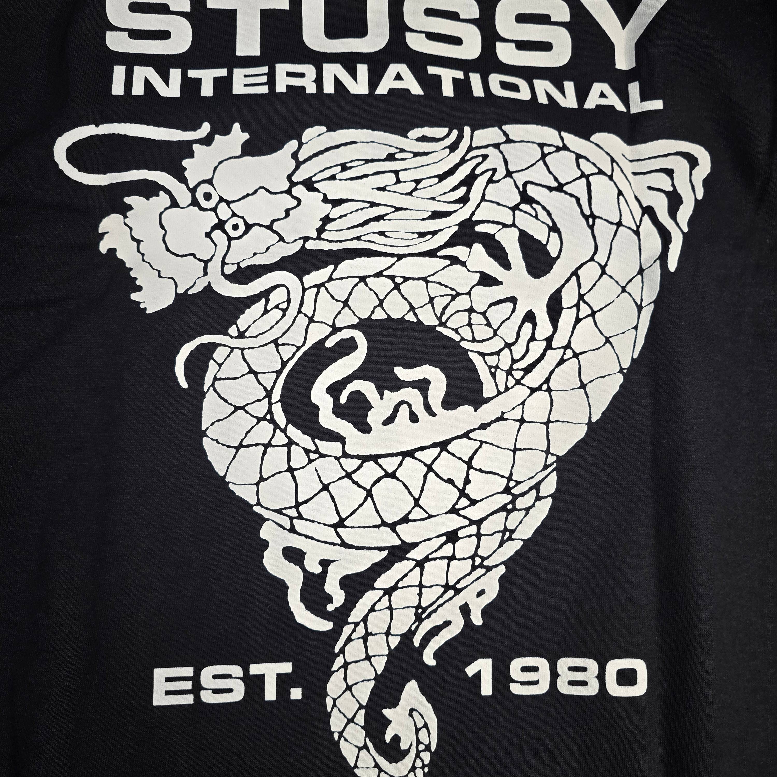 Stussy Dragon T-Shirt Black, Stussy Dragon T-Shirt White 착용 스타일 - 1