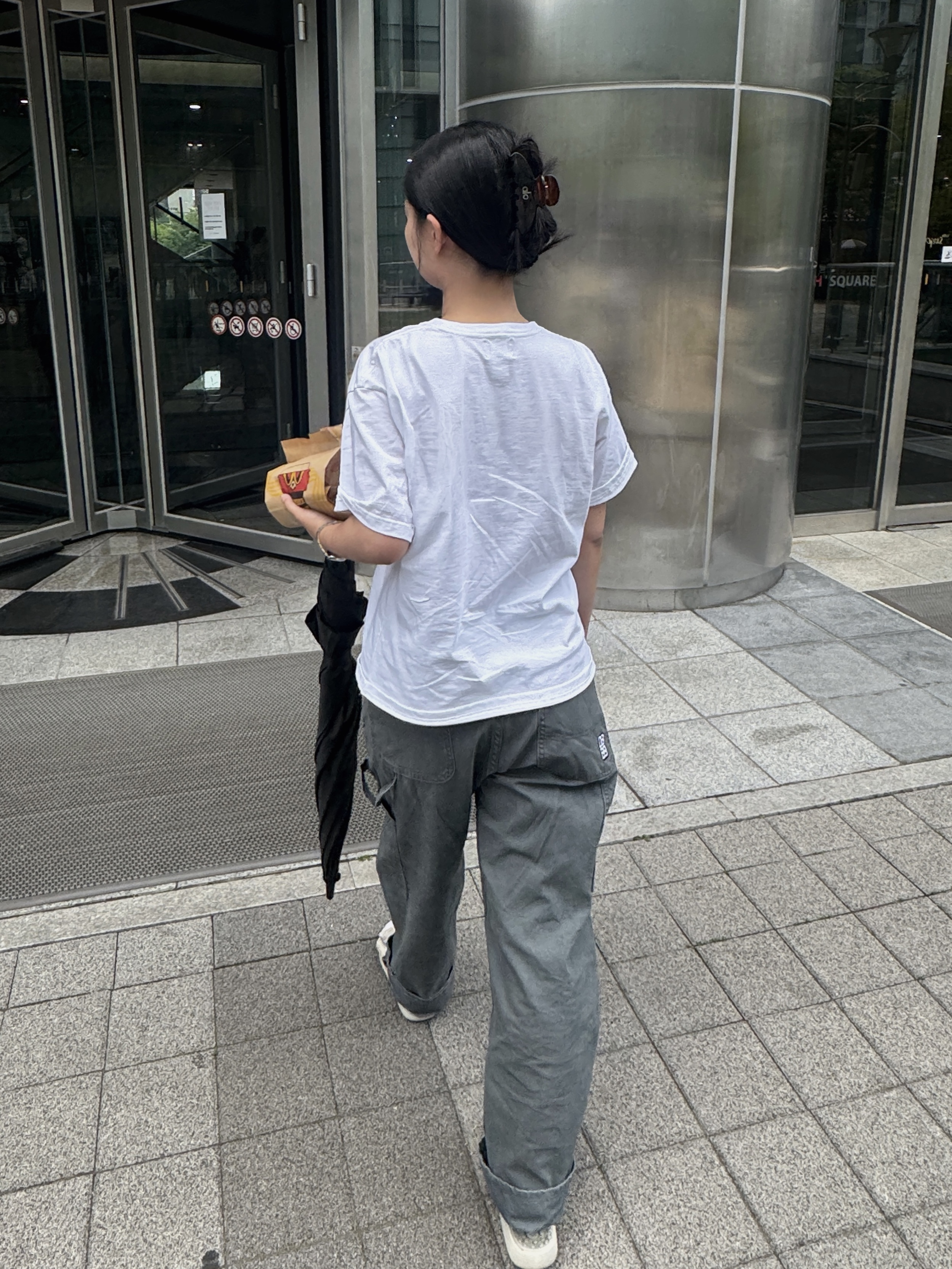 QT8 GARMENTS Washed Oxford Carpenter Pants Grey 착용 스타일