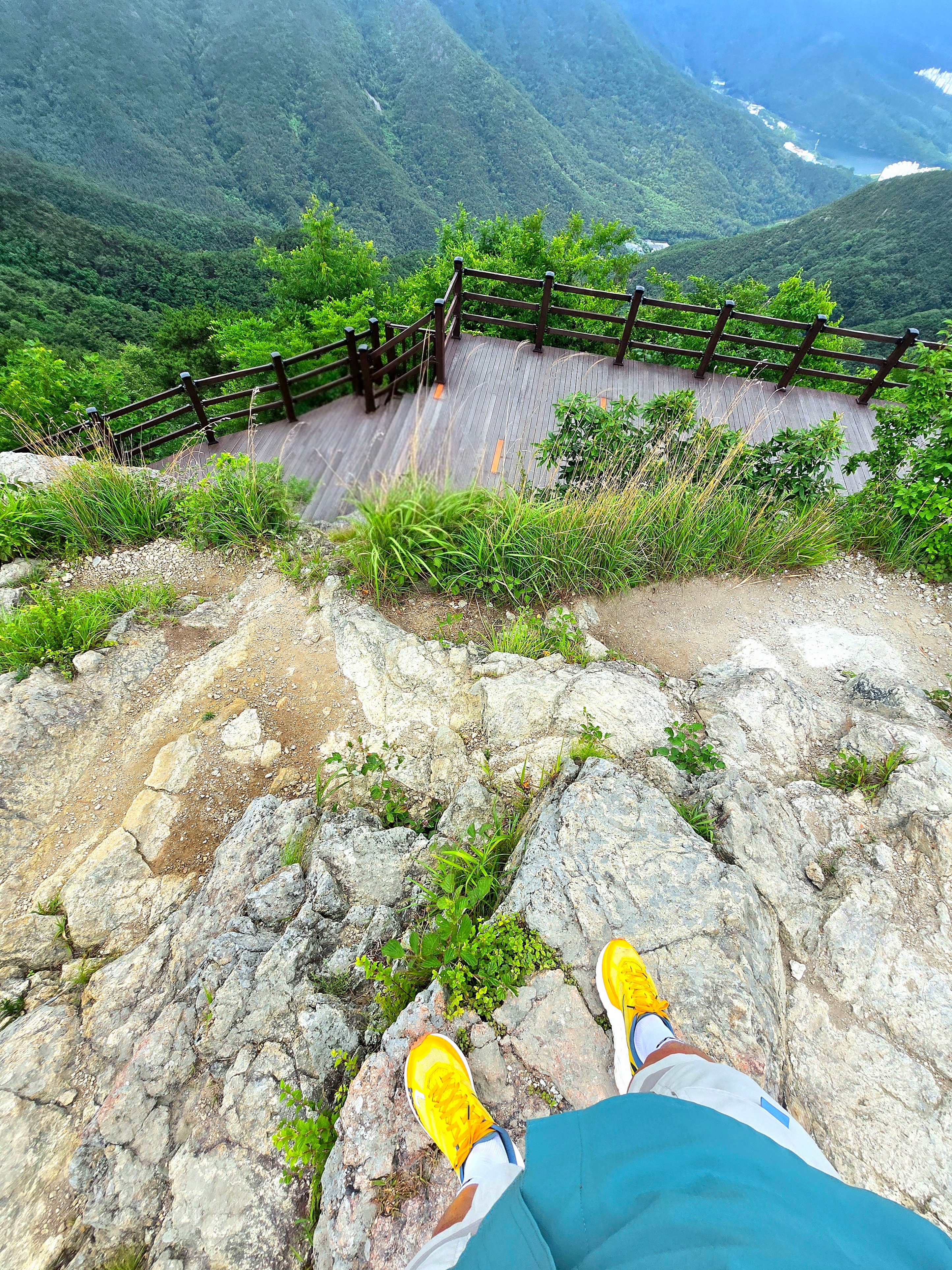Hoka Mafate X Zest Mountain Fog 착용 스타일