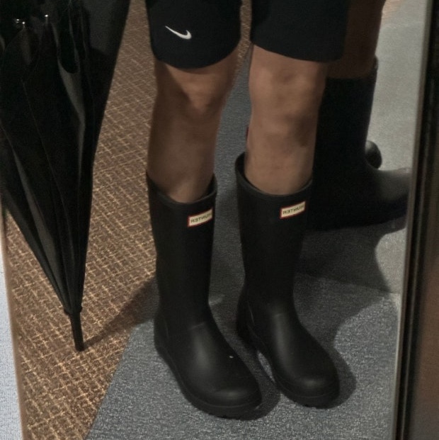 (W) Hunter Play Short Rain Boots Black 착용 스타일