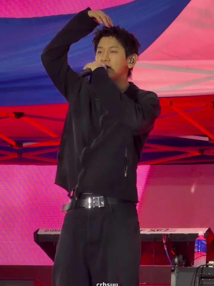 Undermycar Vintage Waving Zip Slim Fit Zip-Up Black 착용 스타일 - 5