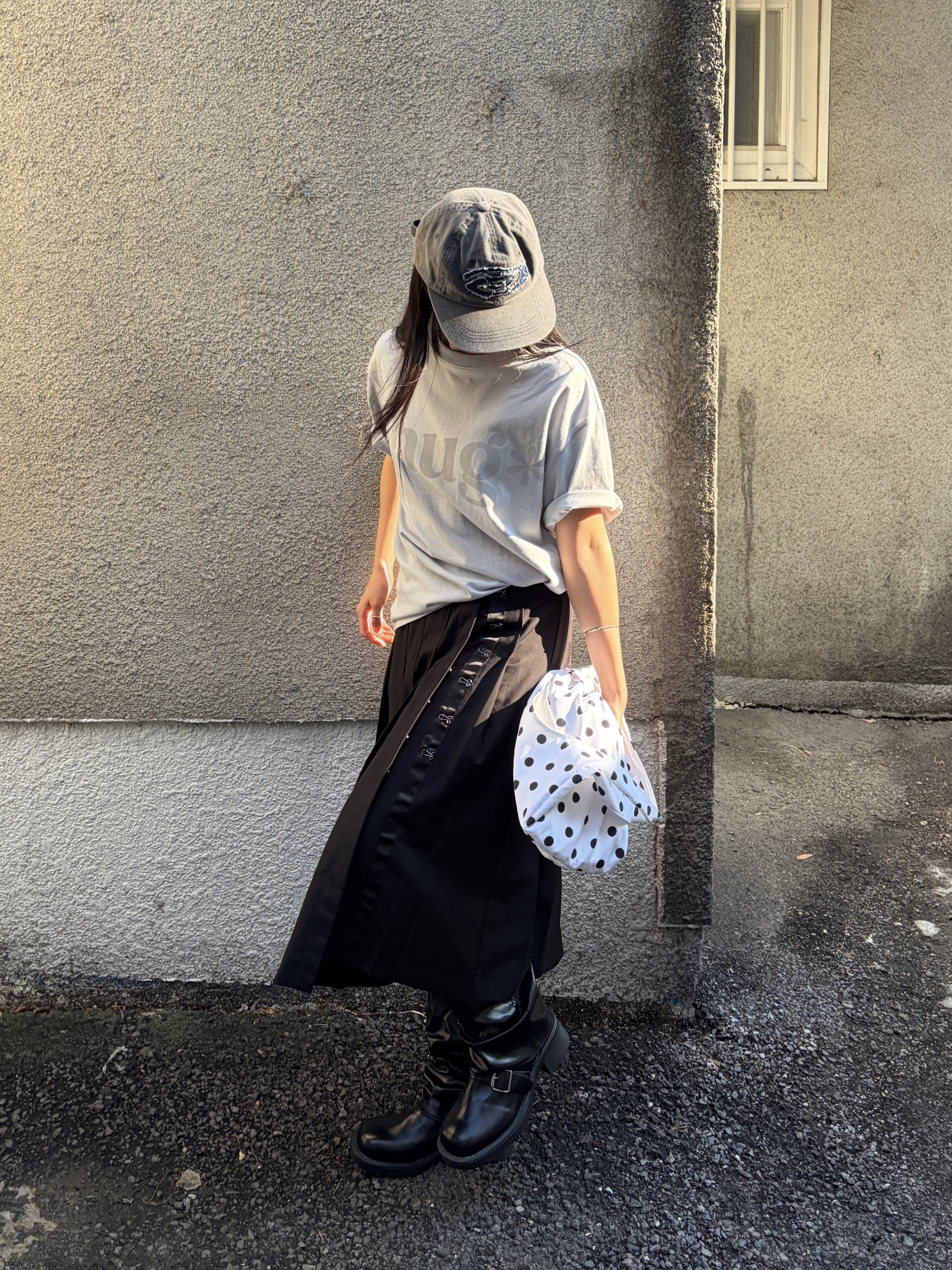 Riomeu Hug Rio Short Sleeve T-shirt Gray, Riomeu Denim Applique Washed Ball Cap Charcoal 착용 스타일