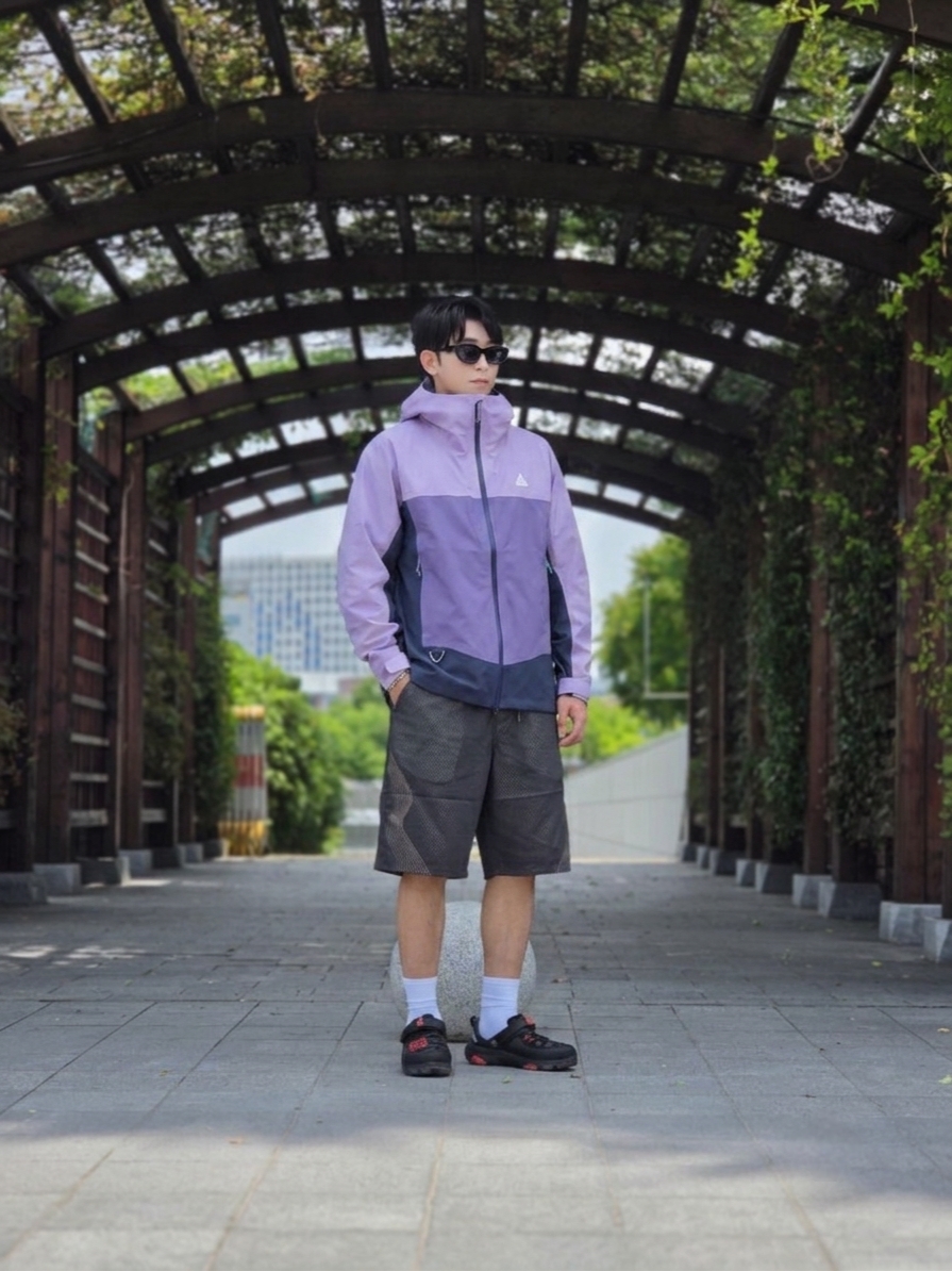 Nike ACG Morpho Storm-Fit ADV Rain Jacket Hydrangeas Dusty Amethyst - Asia, Nike ACG Morpho Storm-Fit ADV Rain Jacket Hydrangeas Dusty Amethyst - US/EU 착용 스타일