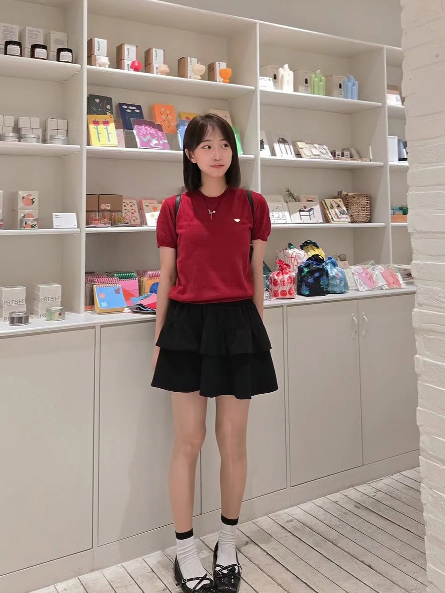 Knitted W Basic Essential Washable Round Half Knit Red, Knitted W Basic Essential Washable Round Half Knit Cobalt Blue 착용 스타일 - 2