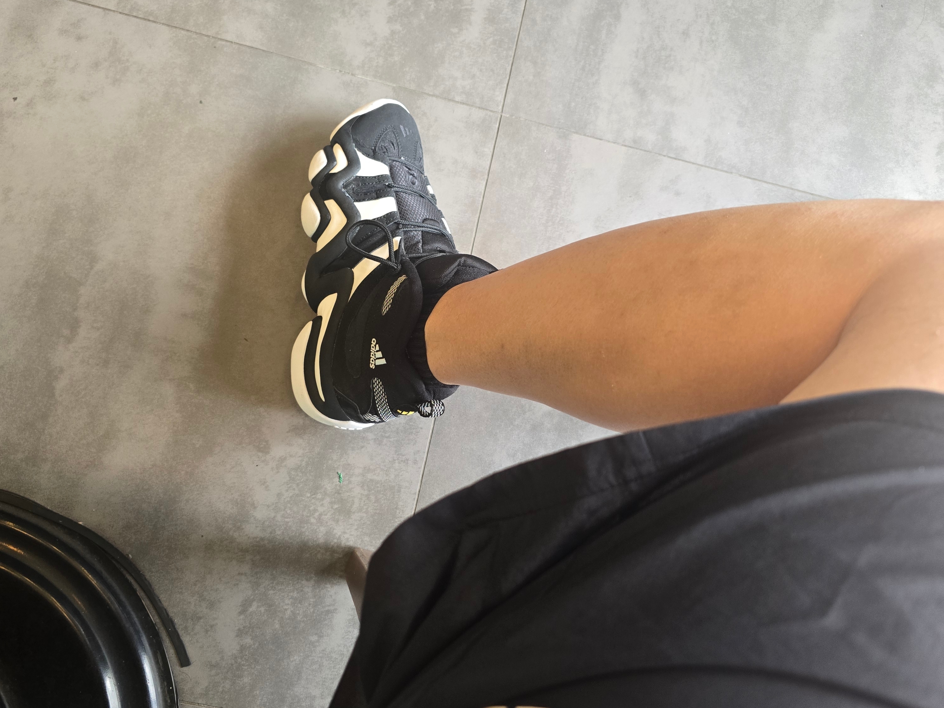 Adidas Crazy 8 Black White 착용 스타일