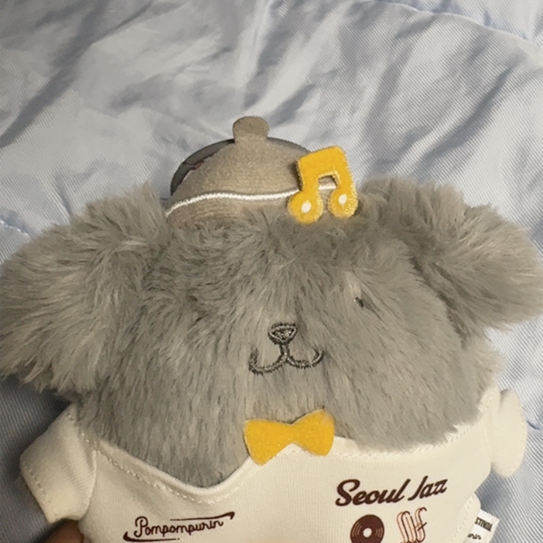 SJF X POMPOMPURIN PLUSH KEYCHAIN - GRAY, SJF X POMPOMPURIN PLUSH KEYCHAIN - PINK 착용 스타일 - 2