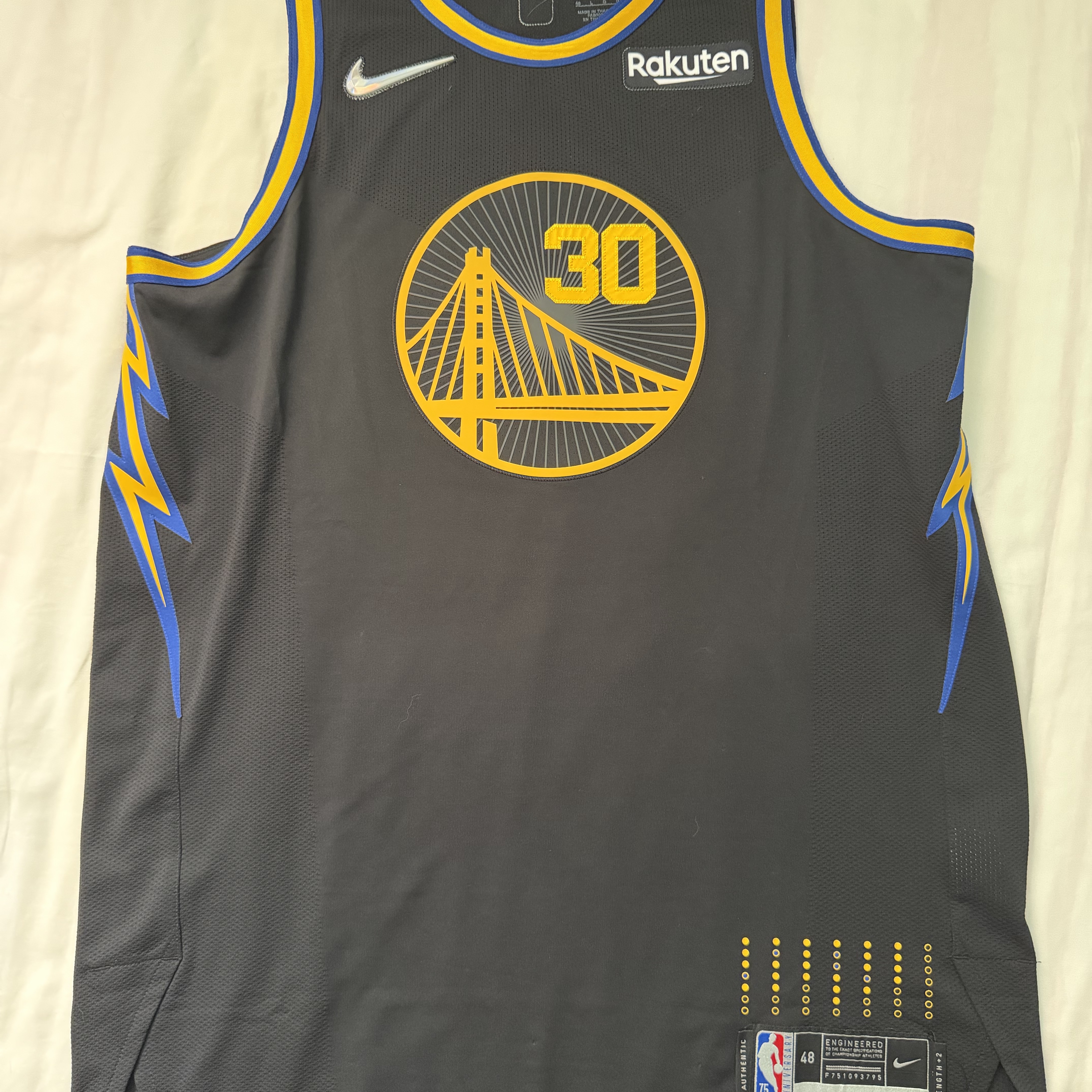 Nike Stephen Curry Golden State Warriors Association Edition 2022/23 NBA Swingman Jersey White 착용 스타일 - 1