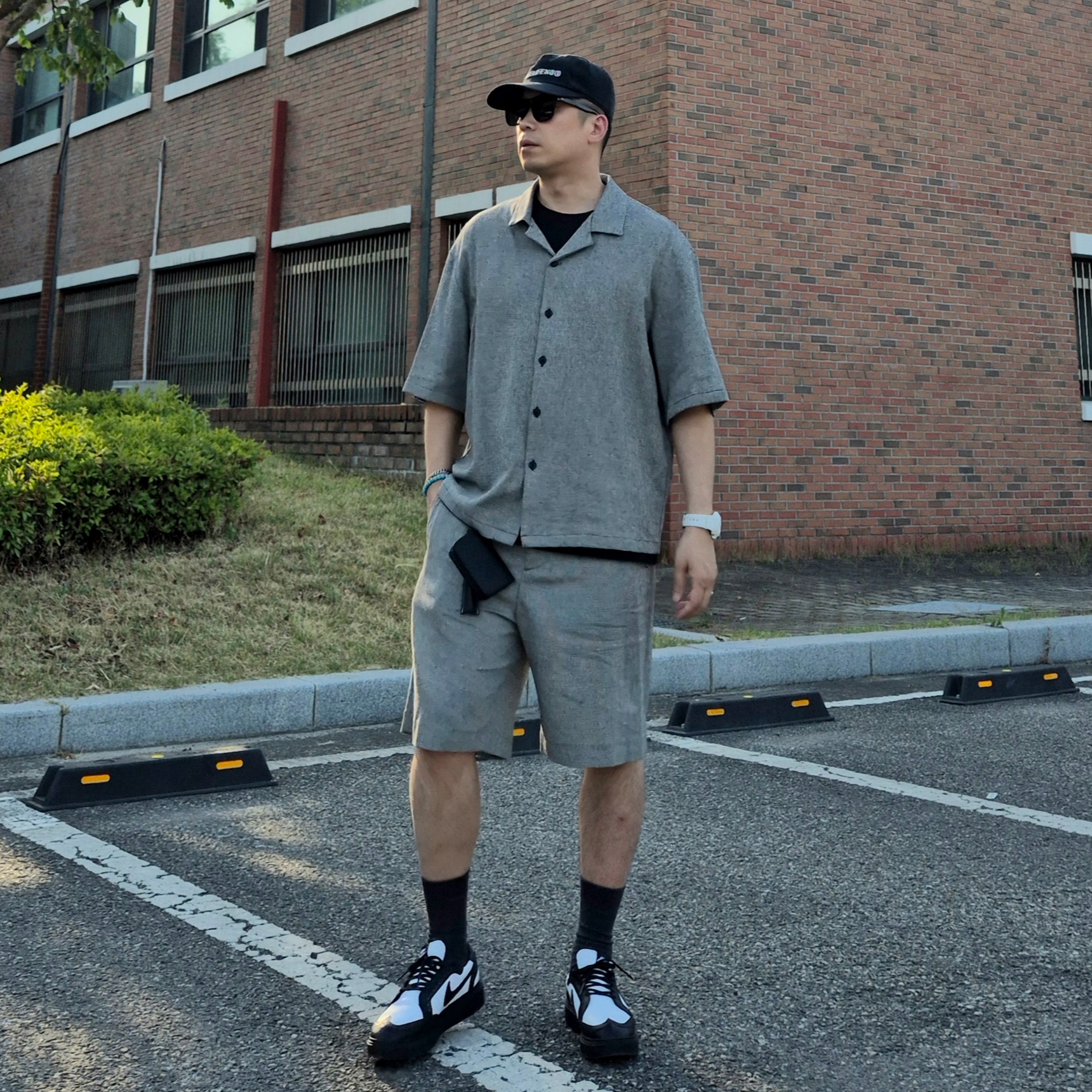 Nike x Peaceminusone Kwondo1 Black and White, Millo Archive Cade Leather Wallet Leather Black 착용 스타일 - 2