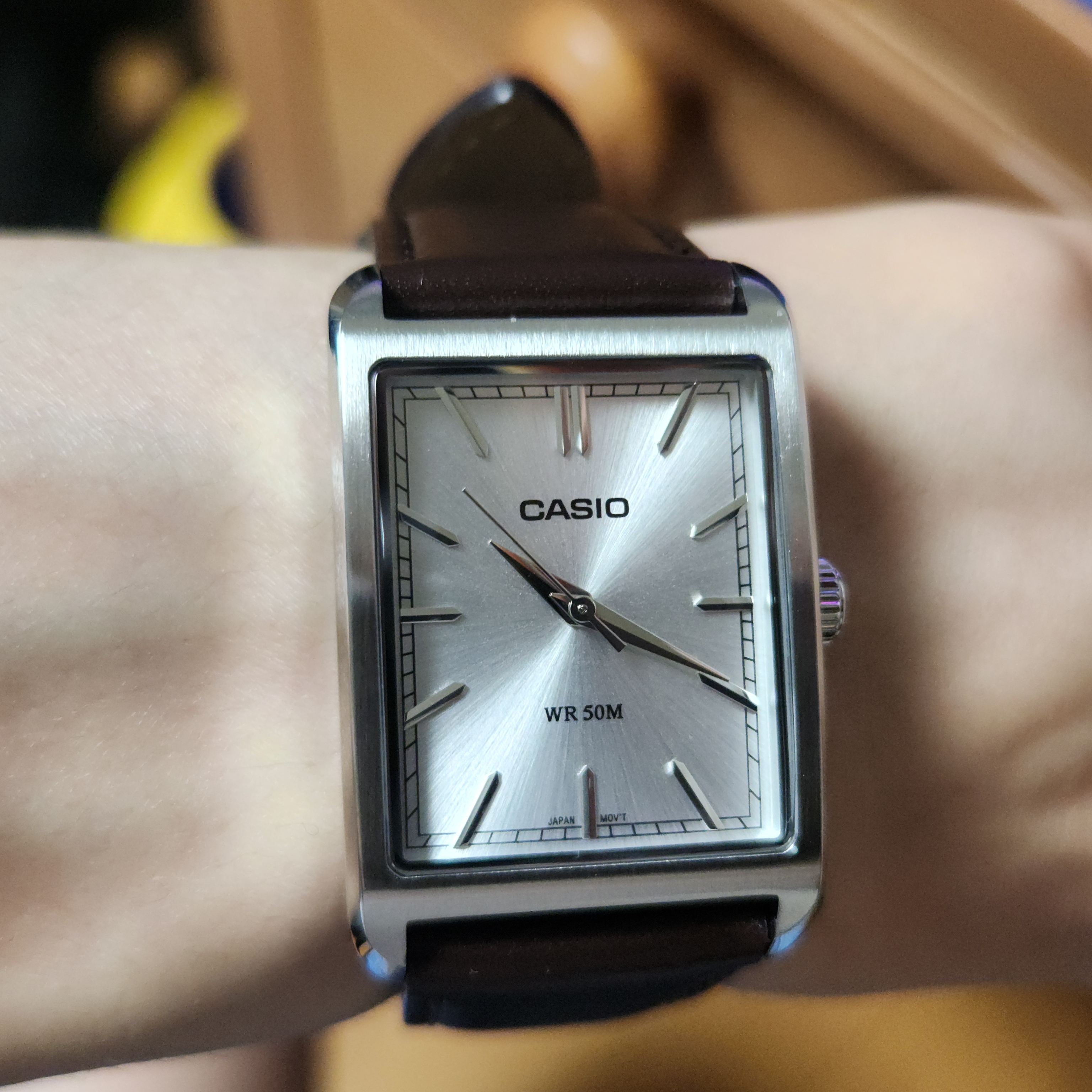 Casio MTP-B215L-7AV Silver 착용 스타일