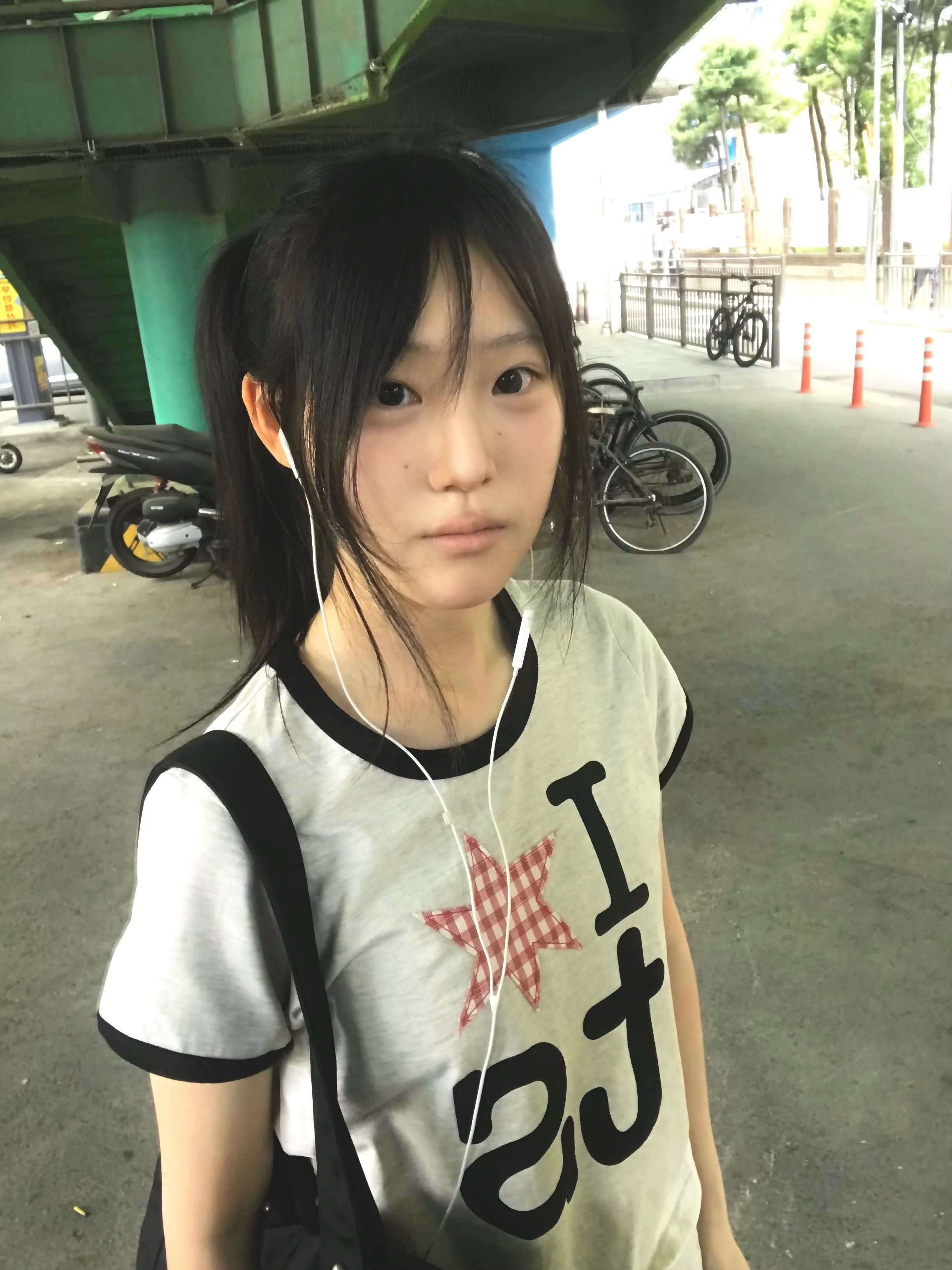 (W) Tansanmagnesium Ringer T-Shirt Ivory 착용 스타일 - 1