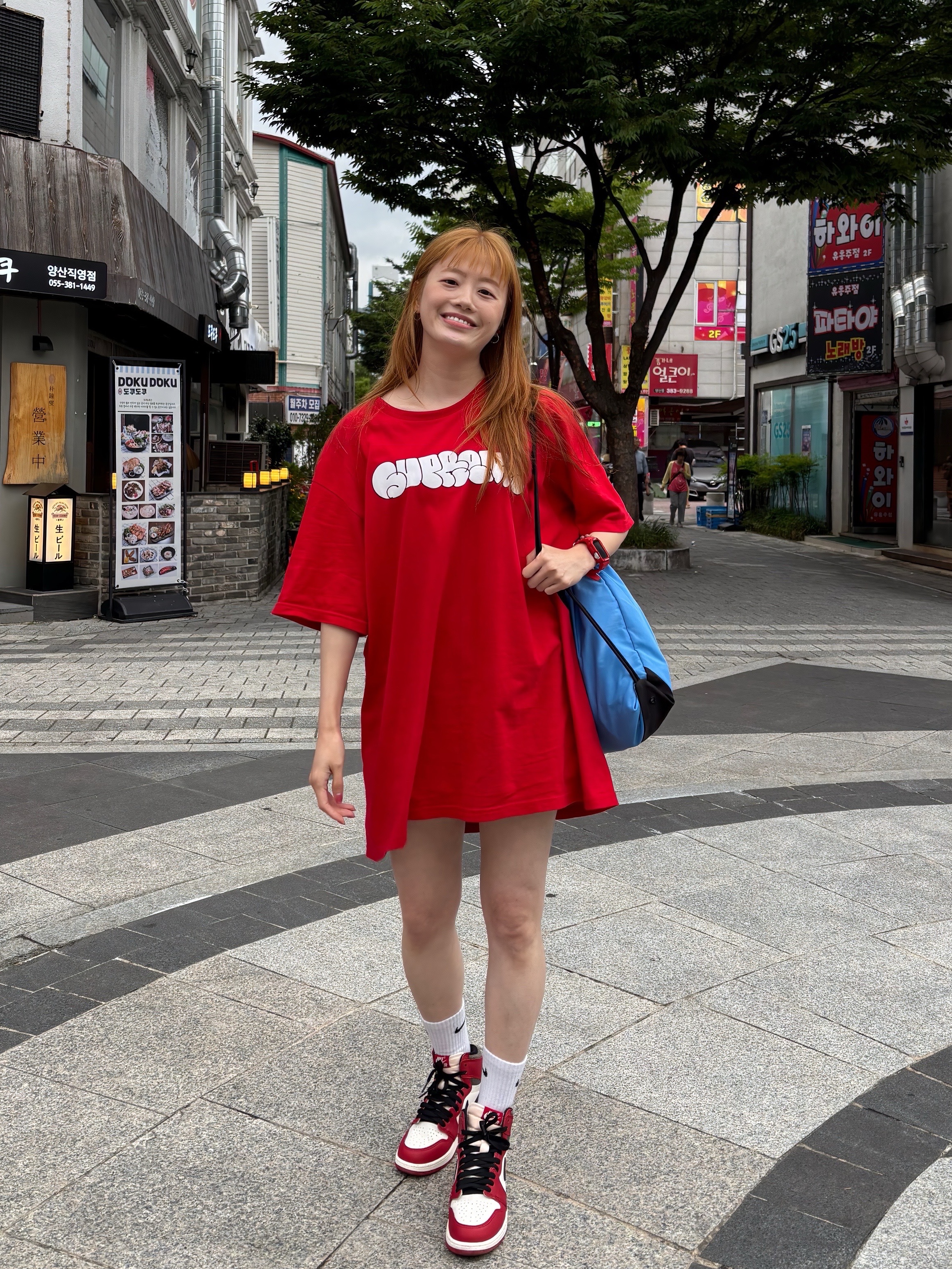 Supreme x Homerun T-Shirt Red - 25SS, Jordan 1 Retro High OG Chicago 2022 착용 스타일 - 2